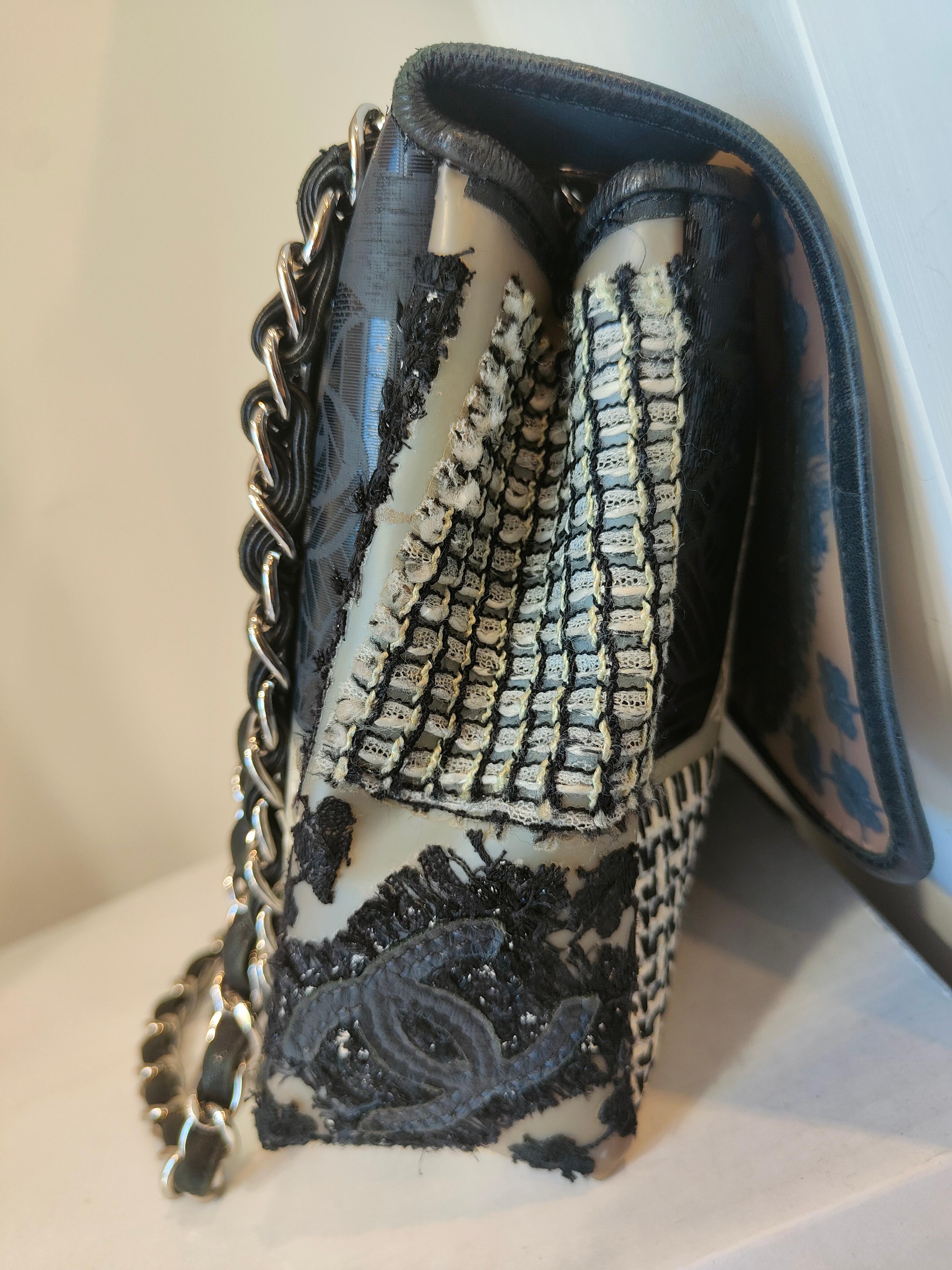 Chanel Jumbo PVC et tweed patchword à simple rabat en vente 4