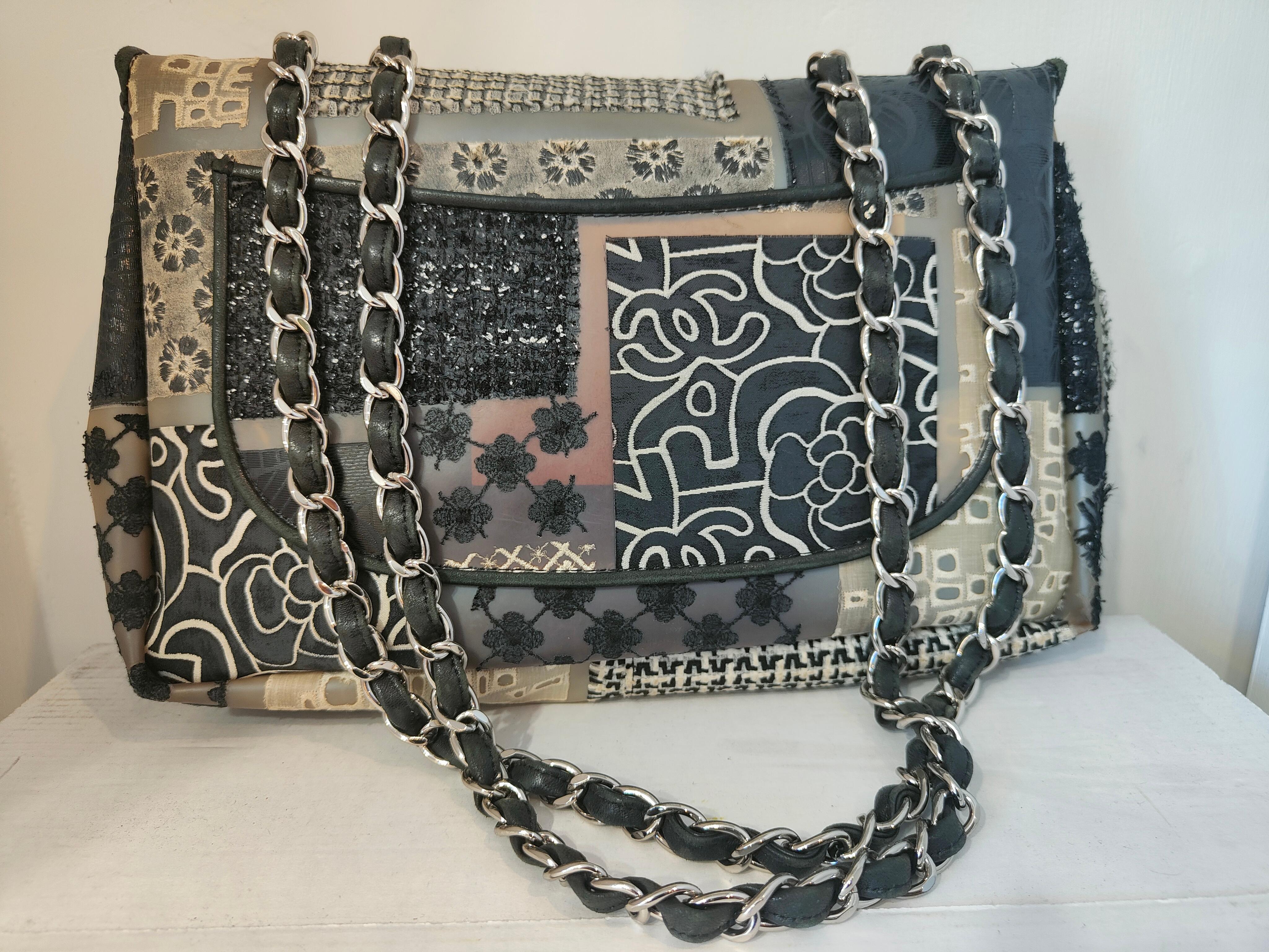 Chanel Jumbo PVC et tweed patchword à simple rabat en vente 2