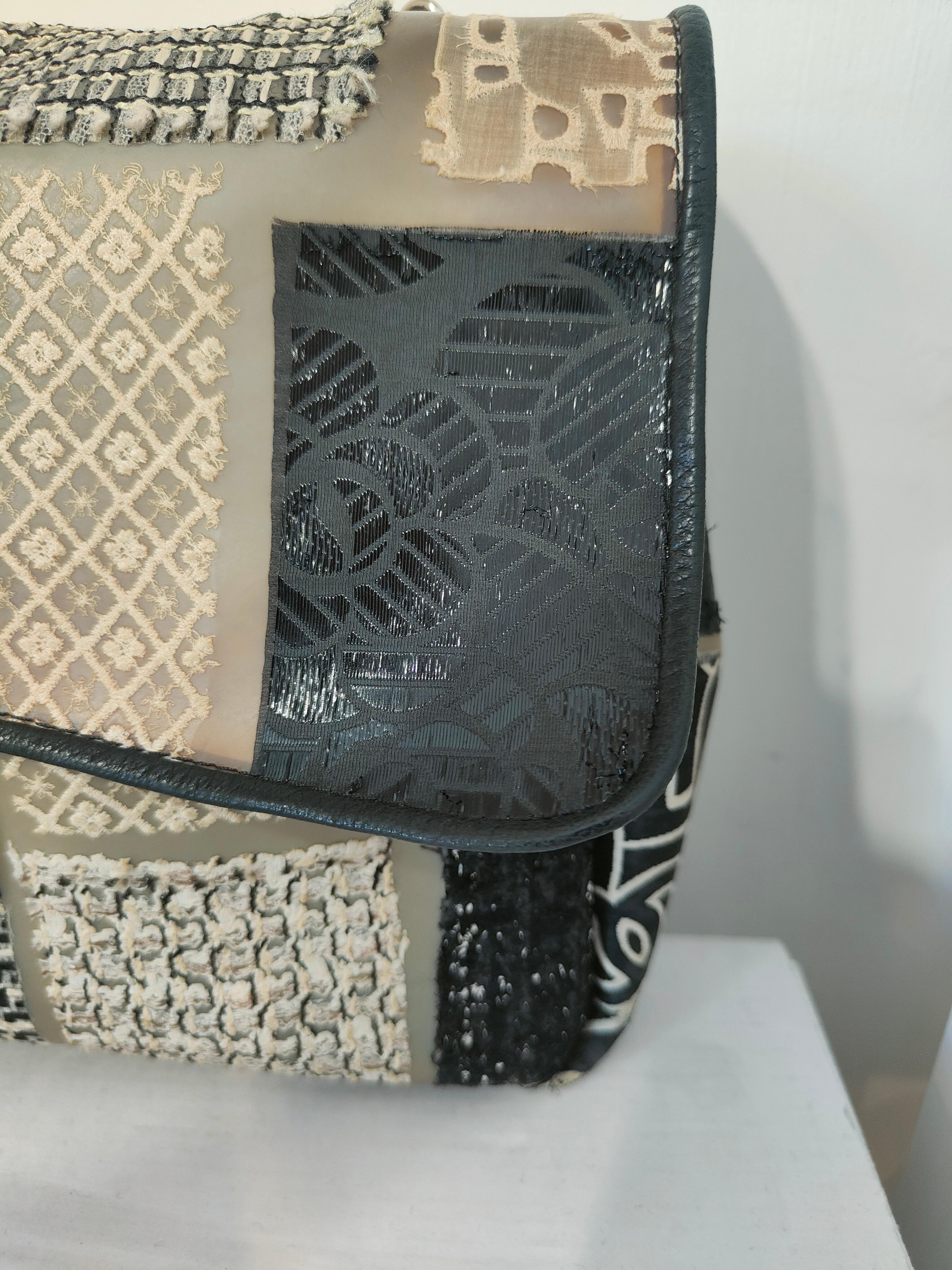 Chanel Jumbo PVC et tweed patchword à simple rabat
dimensions : 30 * 7*21 cm