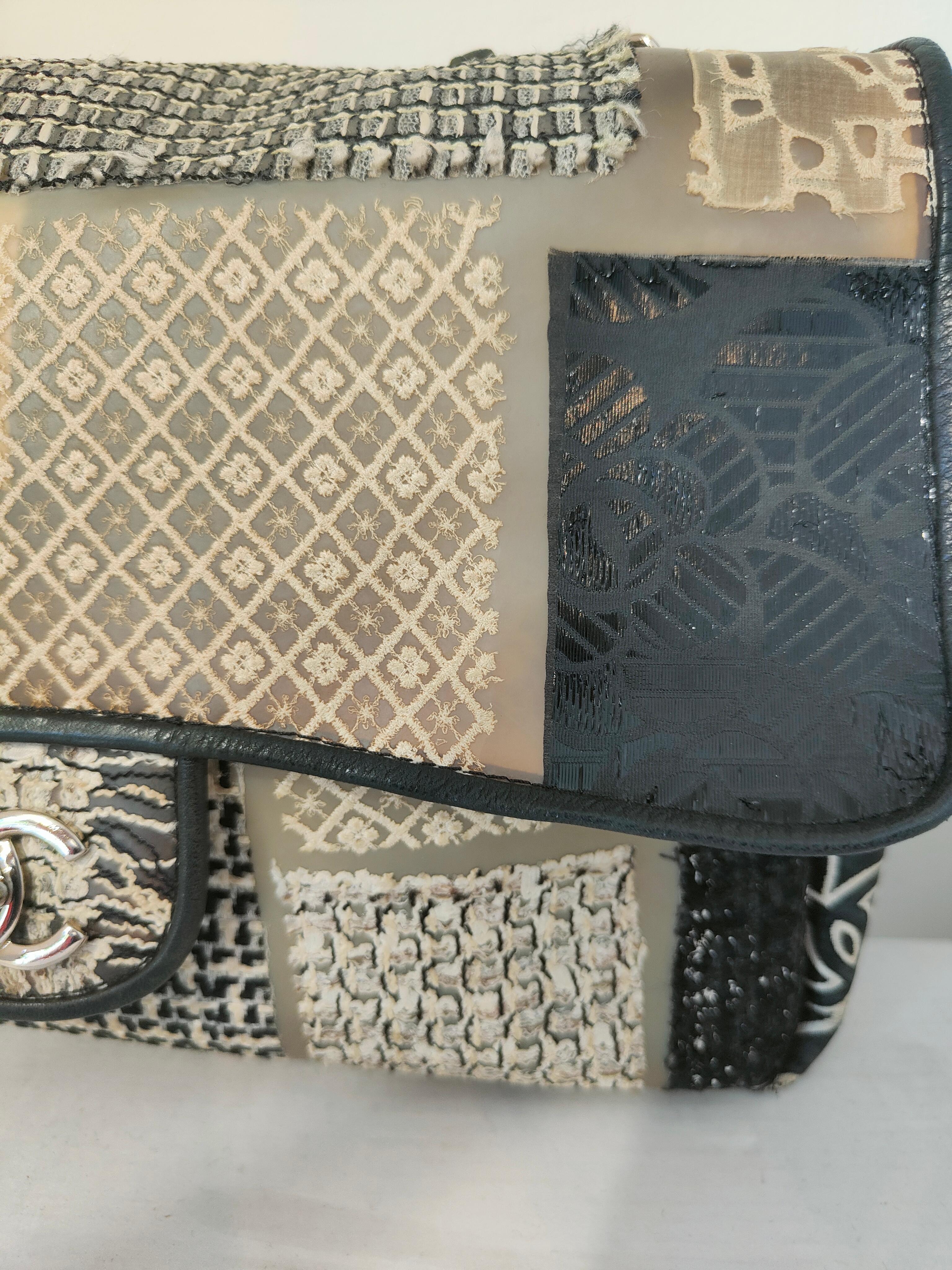 Gris Chanel Jumbo PVC et tweed patchword à simple rabat en vente