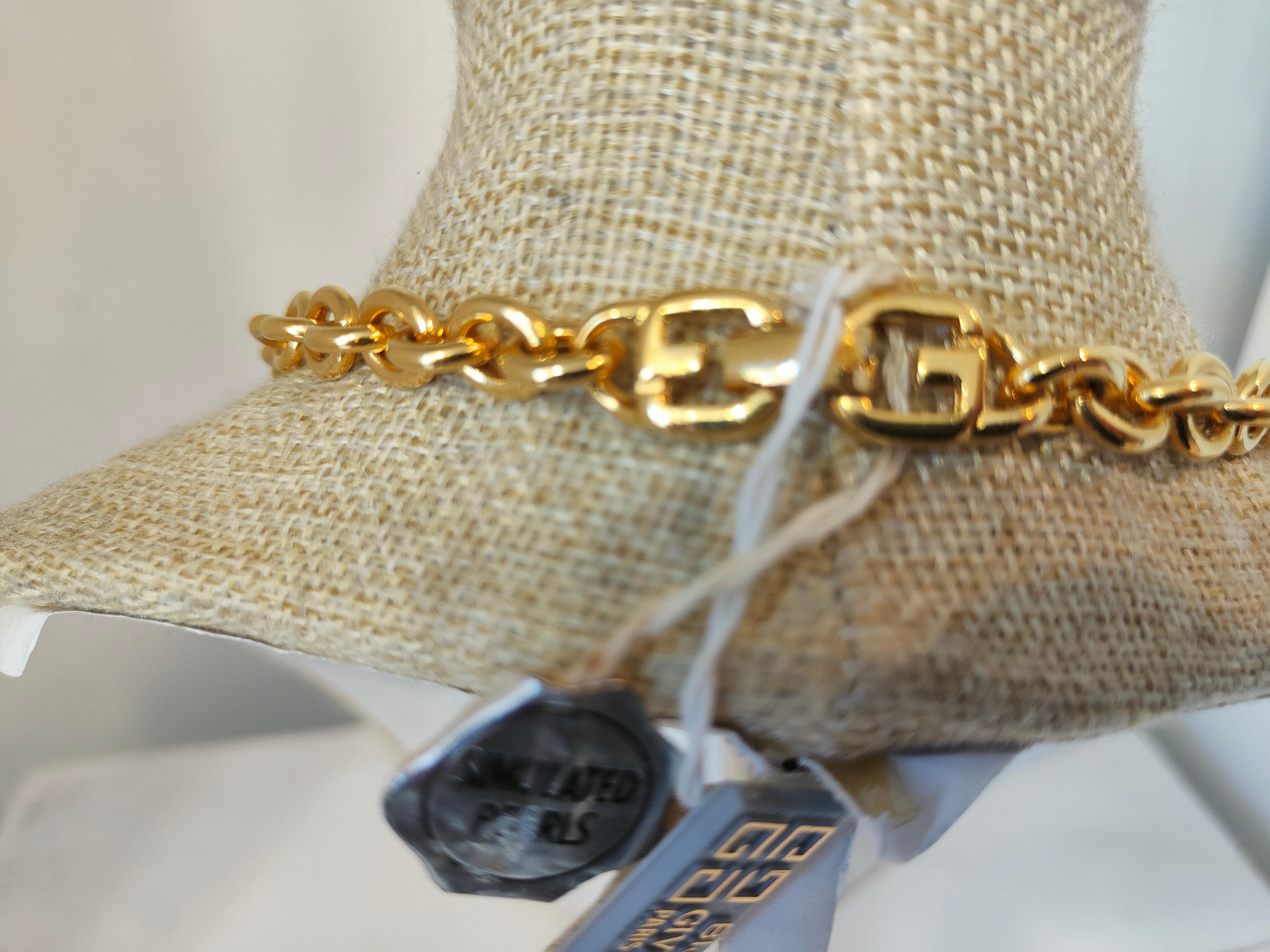 Givenchy 1980' con finiture in oro e perle bianche finte NWOT in vendita 2
