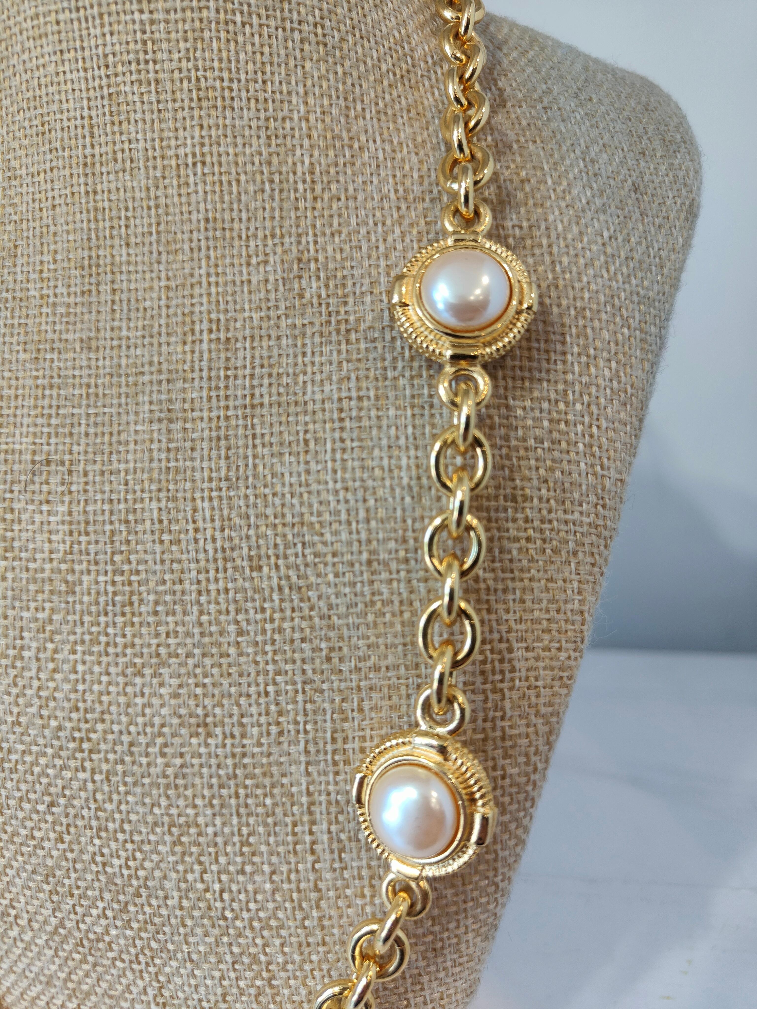 Givenchy 1980' con finiture in oro e perle bianche finte NWOT In condizioni Nuovo in vendita a Capri, IT