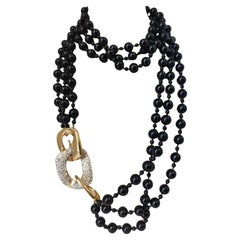 1990' Yves Saint Laurent Collar negro de perlas de imitación y piedras de cristal