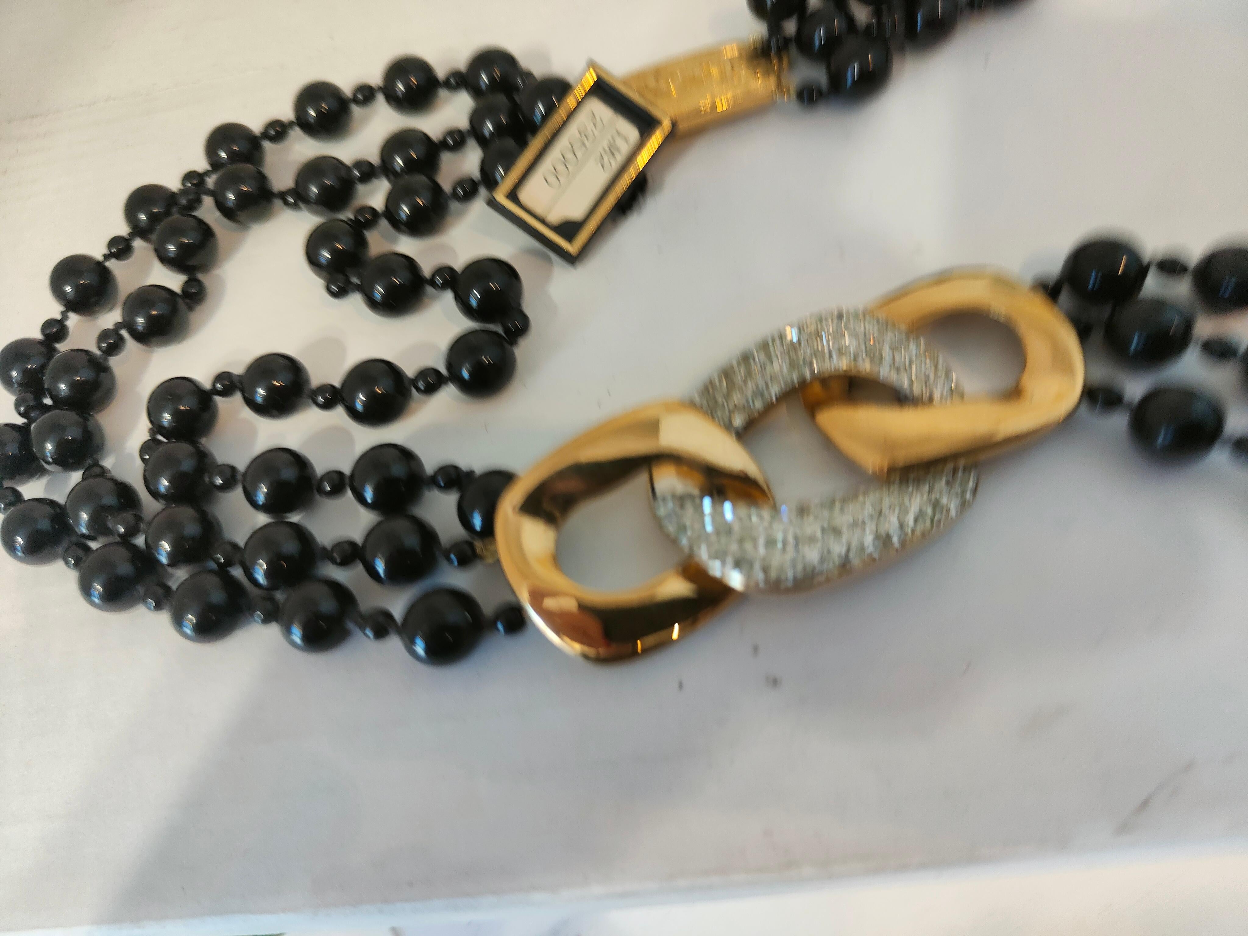 1990' Yves Saint Laurent Collar negro de perlas de imitación y piedras de cristal en venta 4
