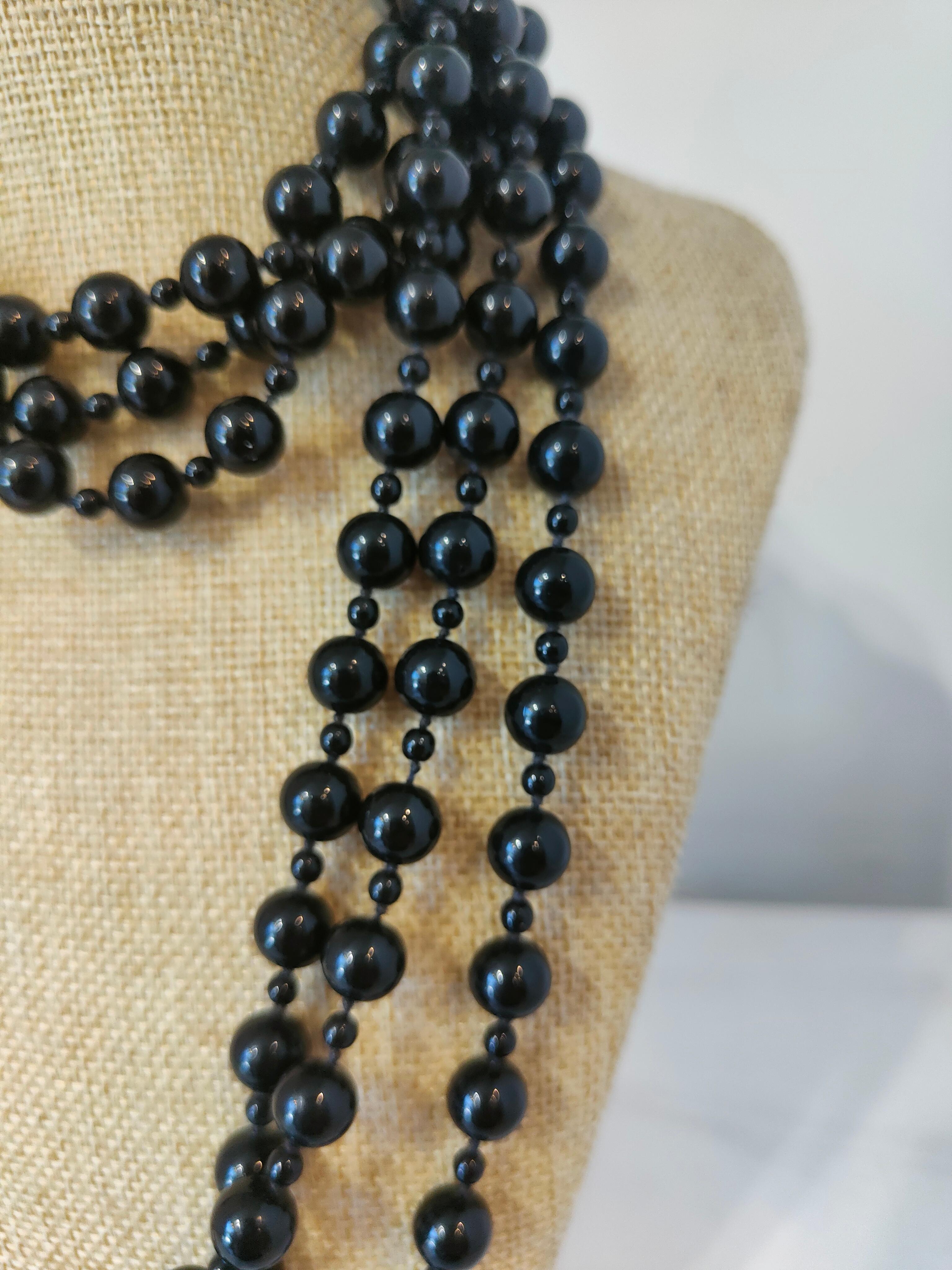 Femenino o masculino 1990' Yves Saint Laurent Collar negro de perlas de imitación y piedras de cristal en venta