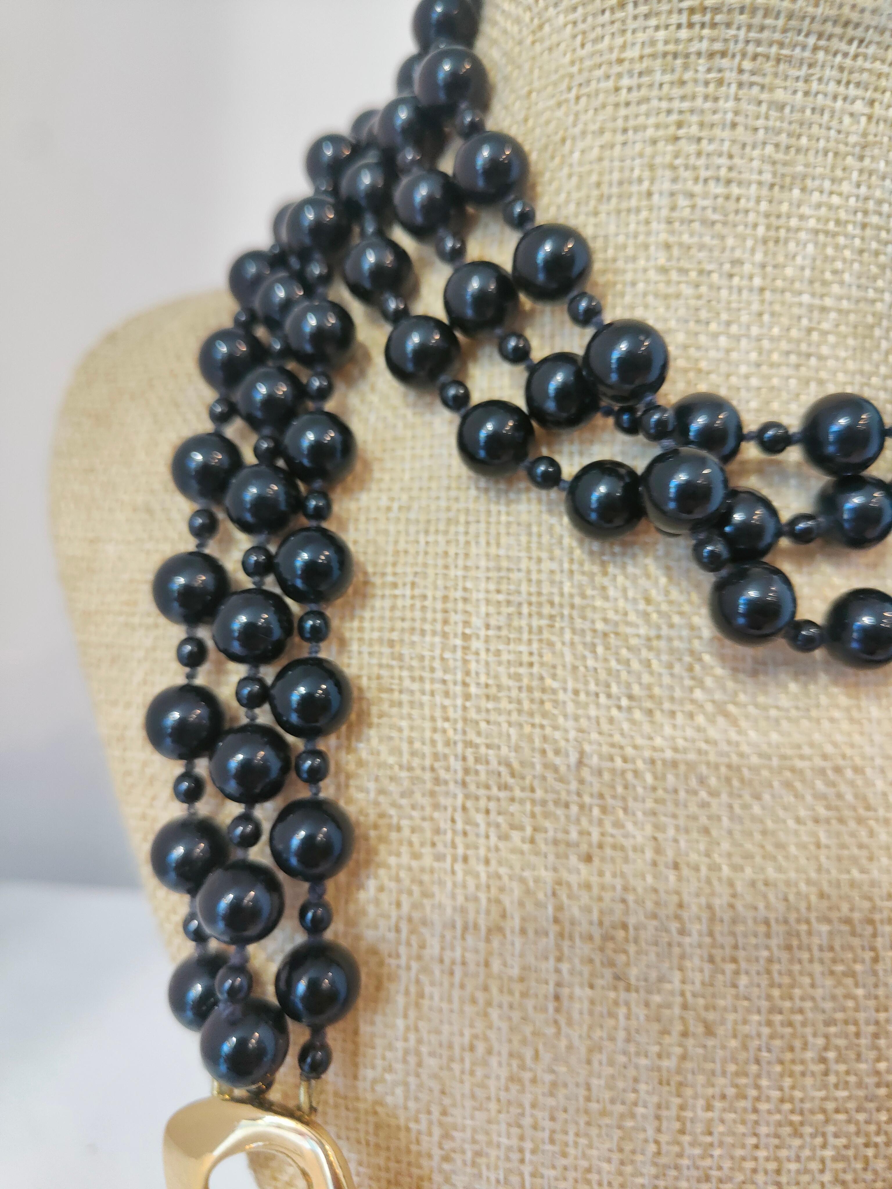 1990' Yves Saint Laurent Collar negro de perlas de imitación y piedras de cristal en Nuevo estado para la venta en Capri, IT