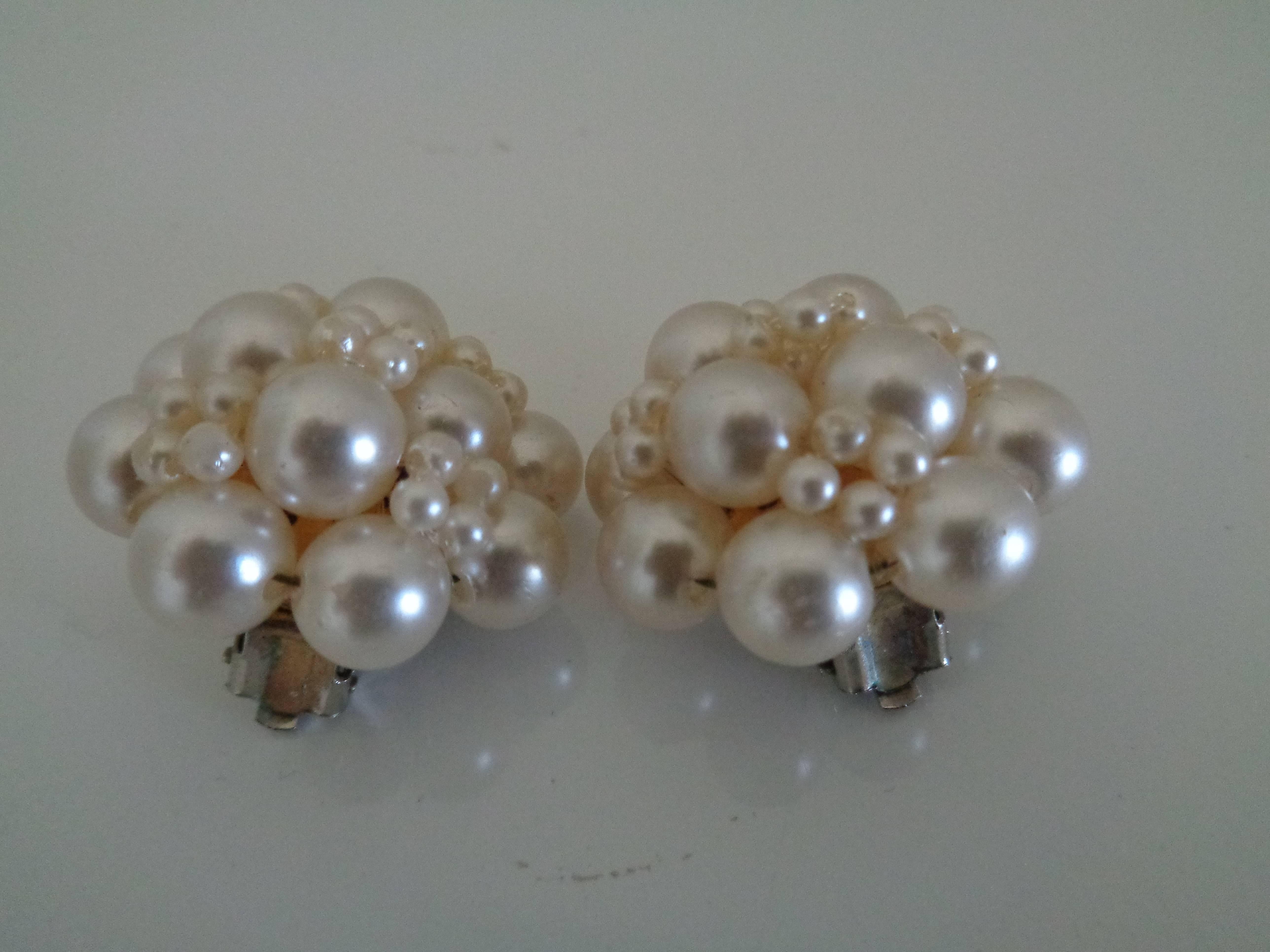 Vintage white faux Pearls Clip on Earrings
measurements : 3 x 3 cm