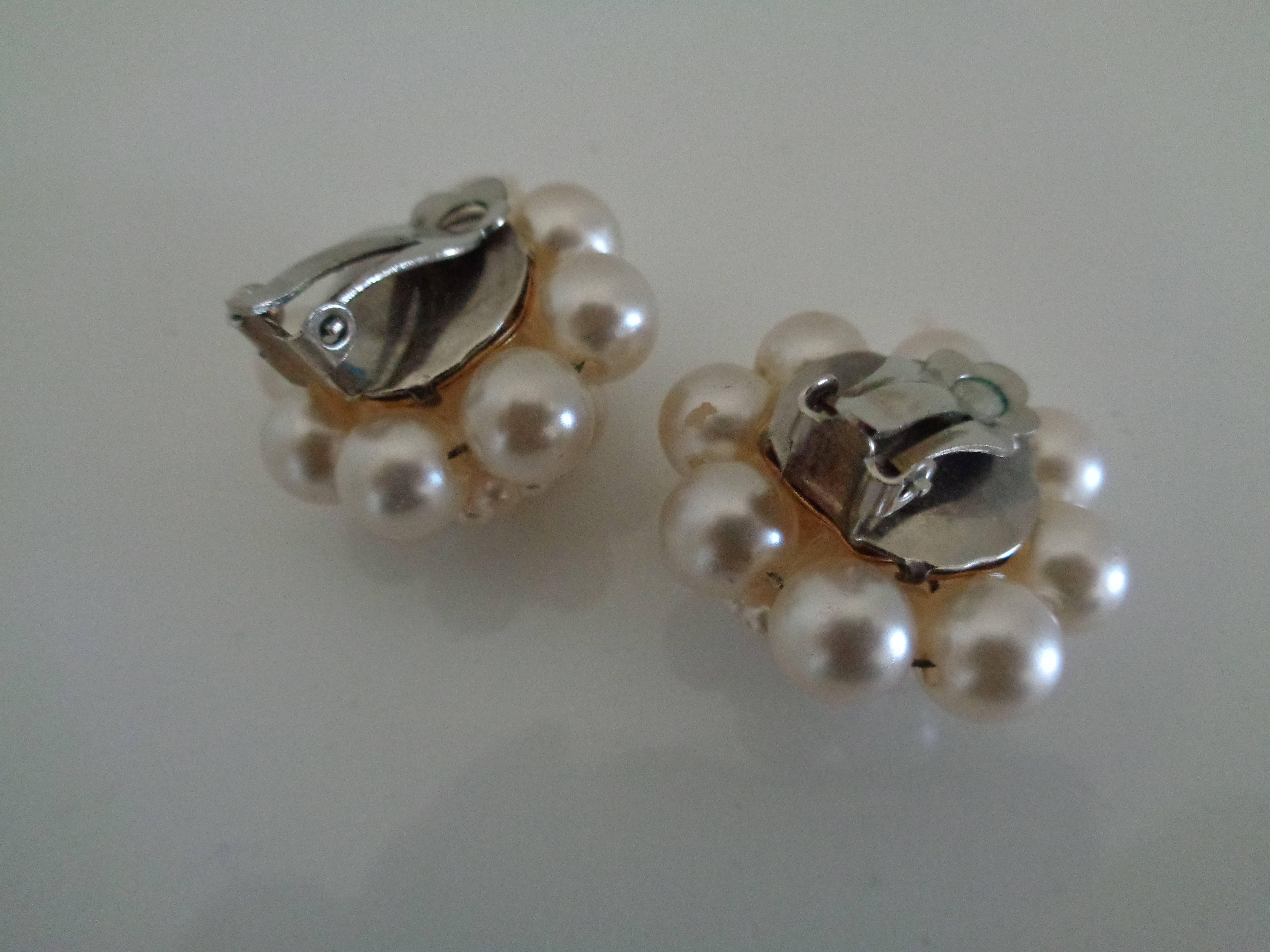Vintage white faux Pearls Clip on Earrings In Excellent Condition In Capri, IT