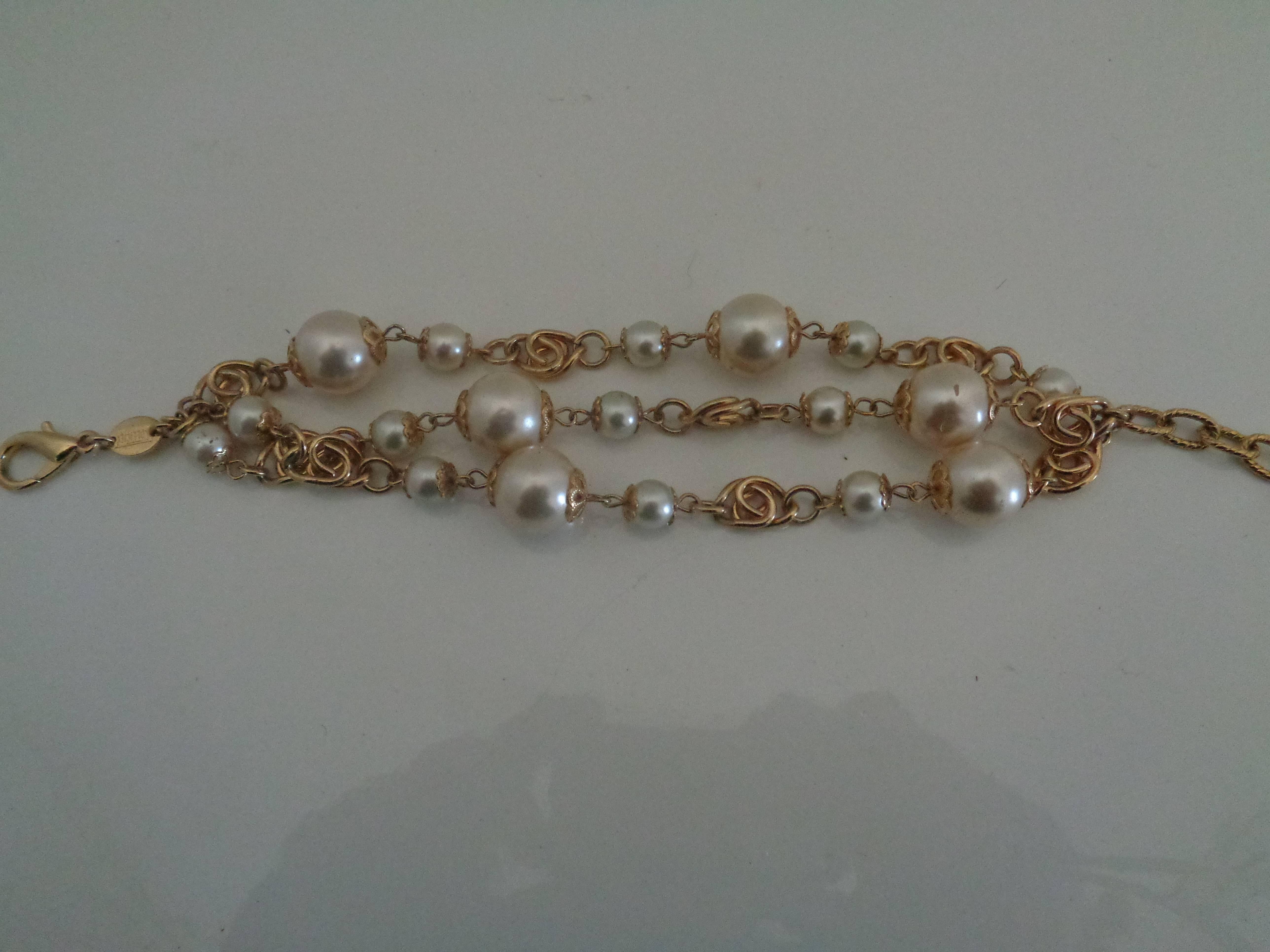 Officiel Gold tone Faux Pearls Bracelet

Total lenght 22 cm