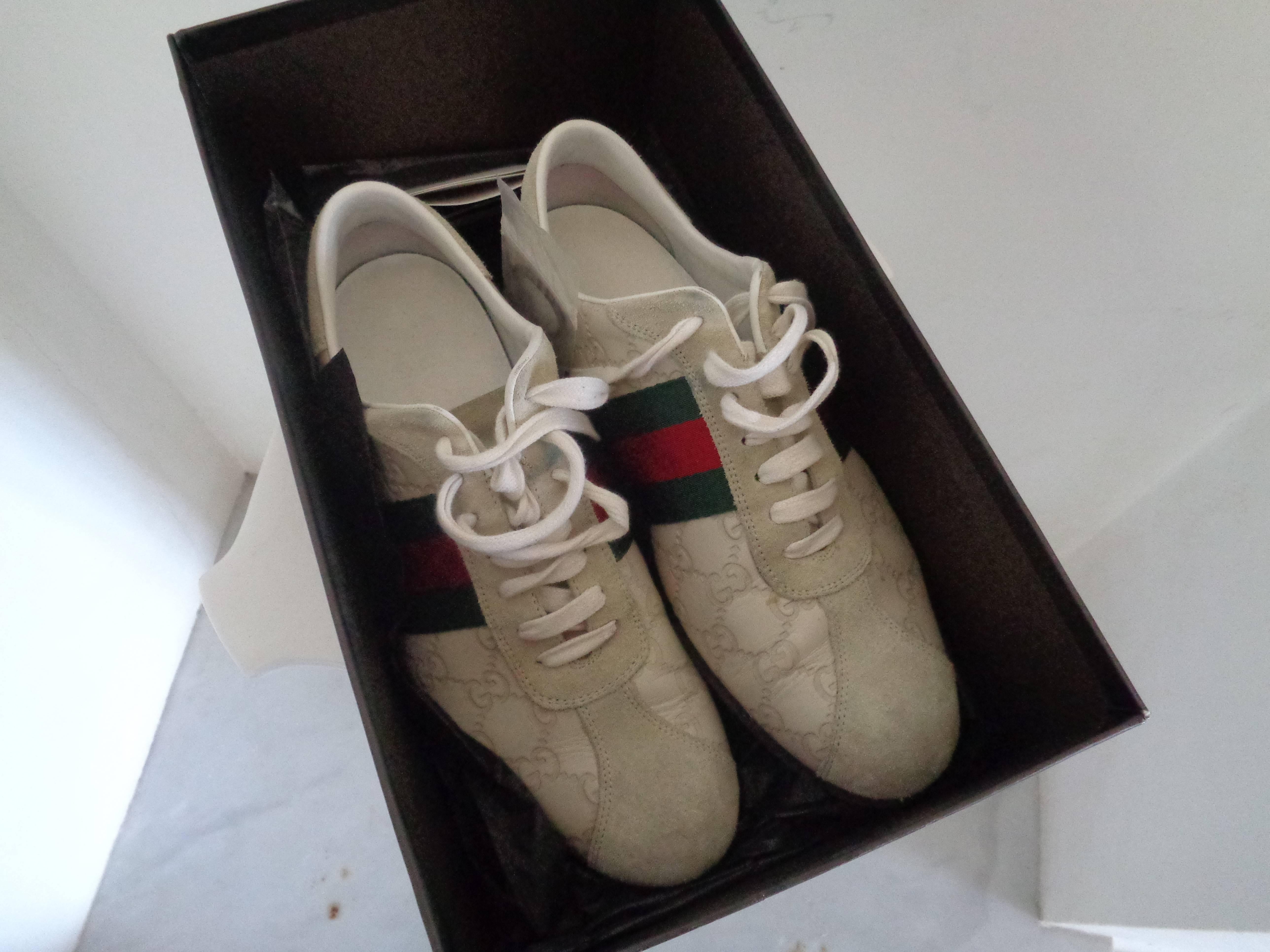 Gucci white textile sneakers

used few times still with box in good conditions

size 41