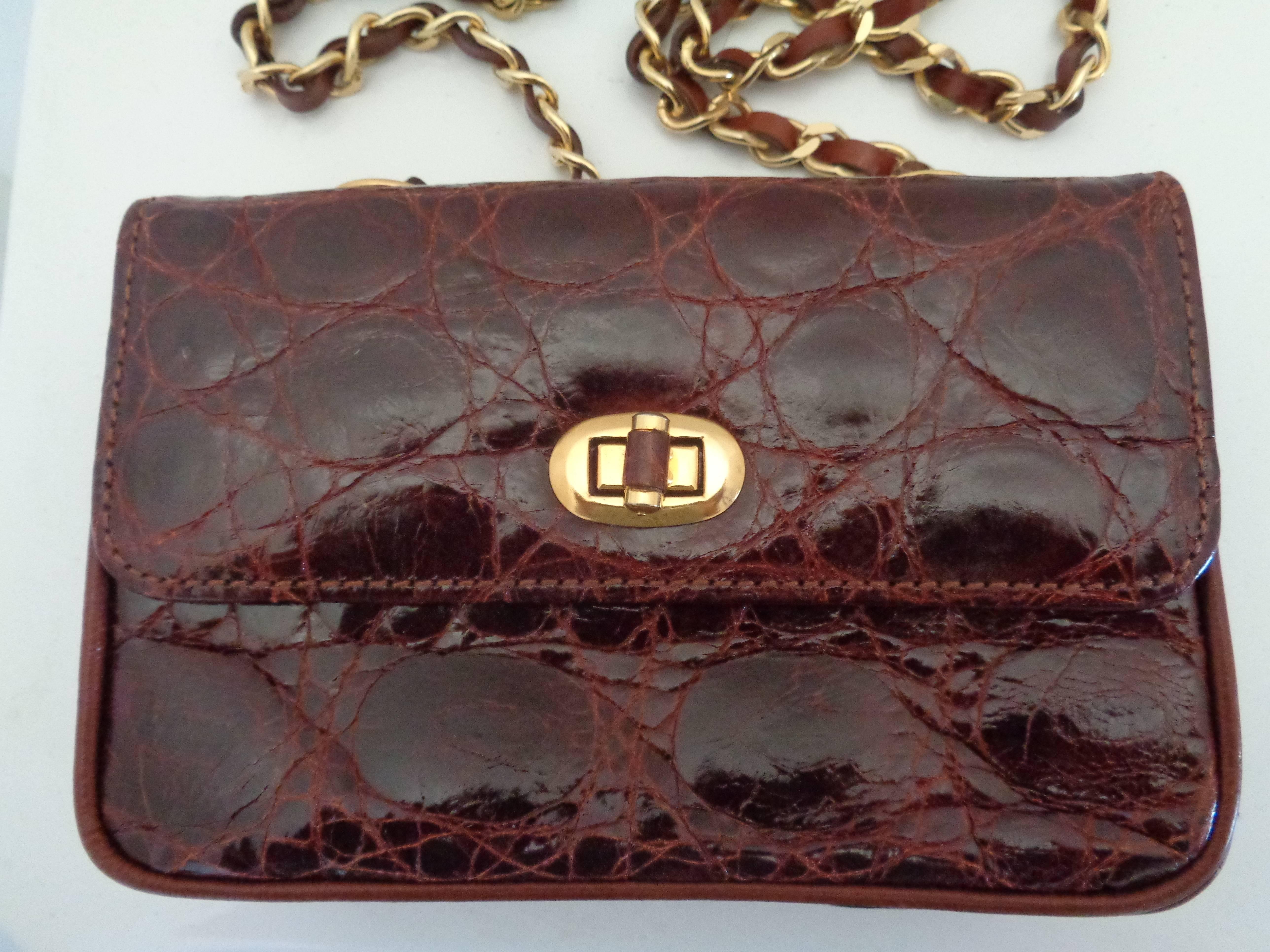 1980s Brown Leather Shoulder Bag

Totally made in italy

Crocodyle print

Gold tone with brown leather shoulder chain

