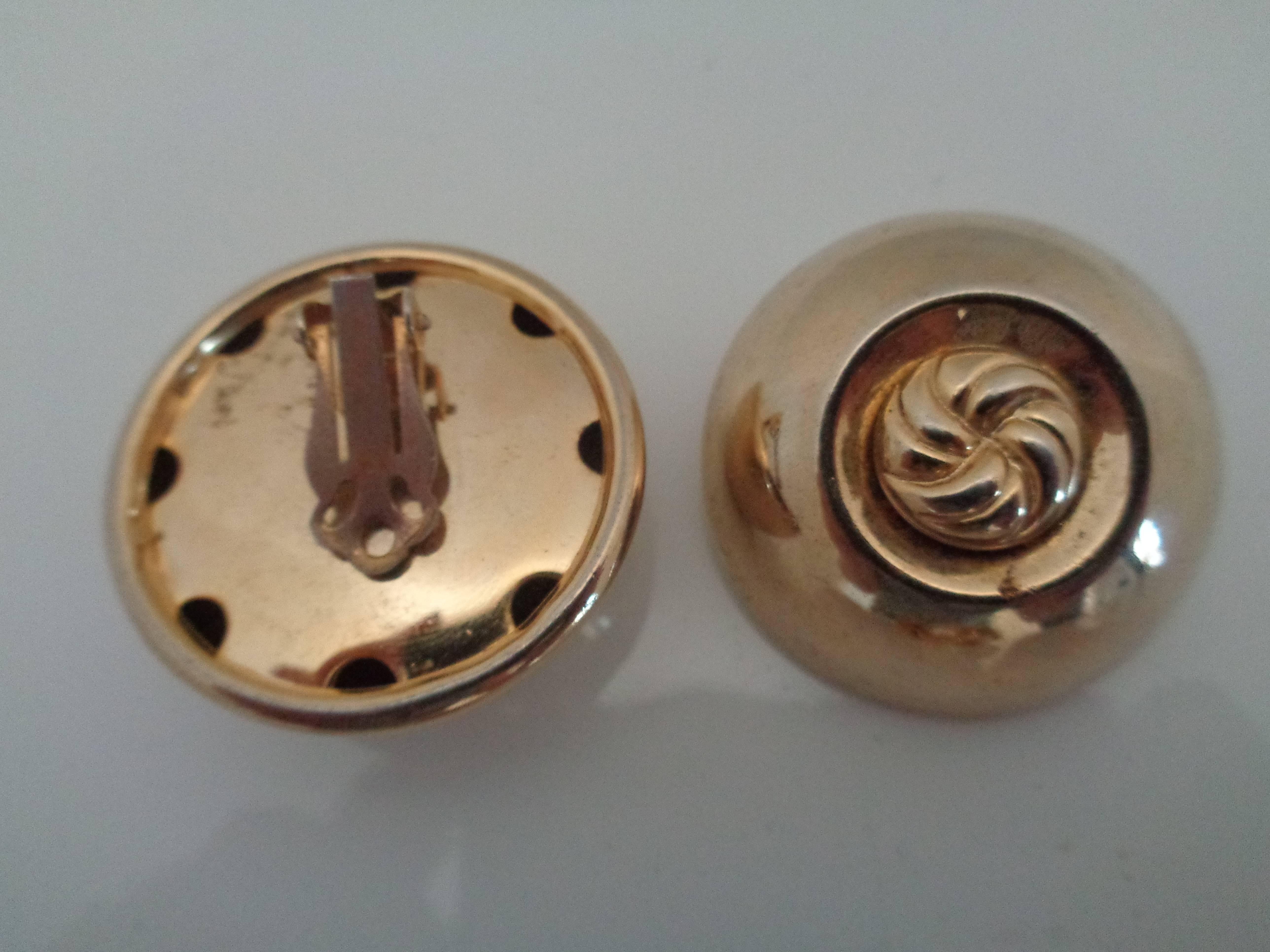 années 1990 Ton or  boucles d'oreilles à clip arrondies 

mesures : 3.5 cm x 3,5 cm