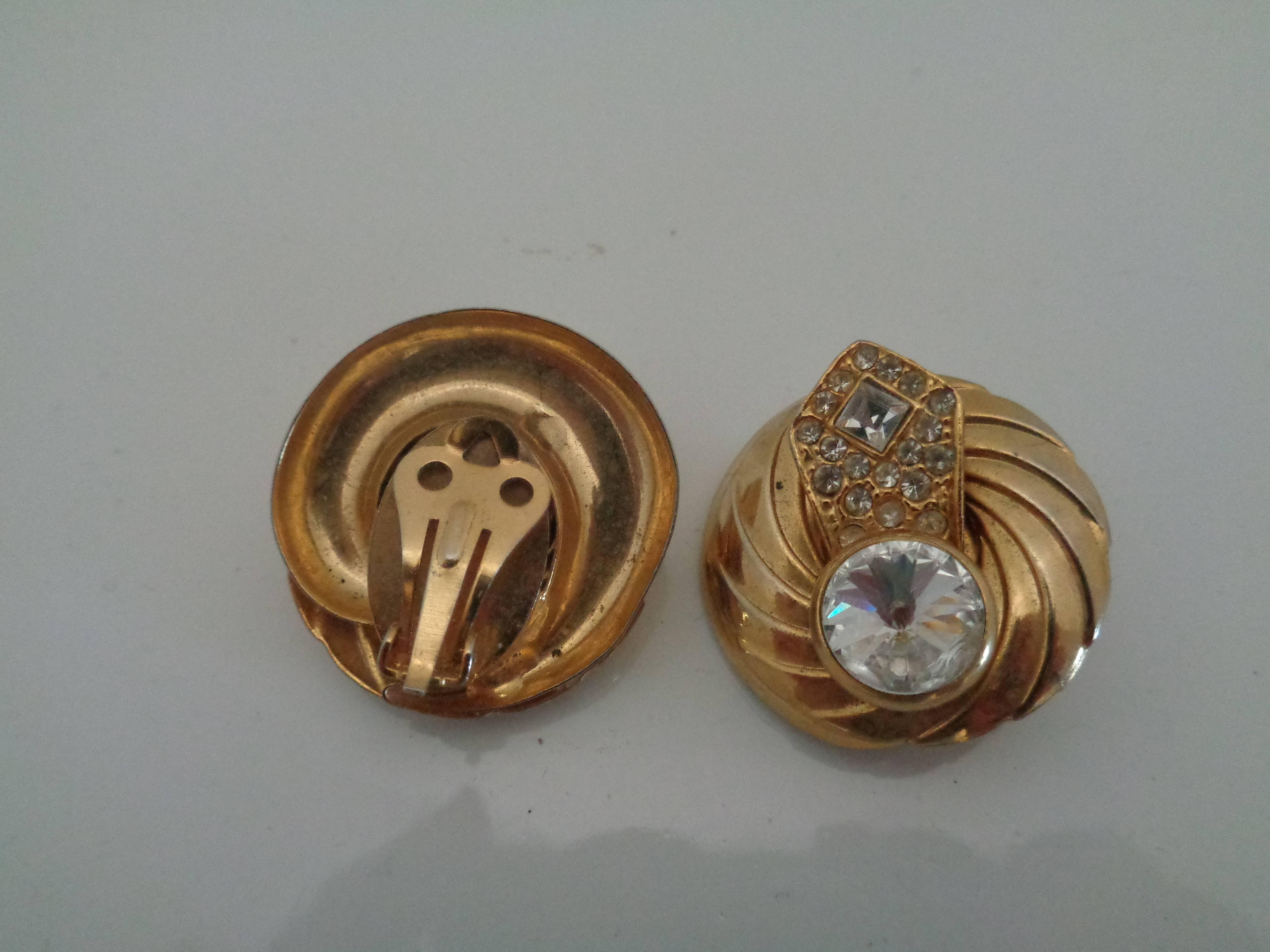 1990s Gold tone Swarovski clip on earrings
measurements 3 x 3 cm