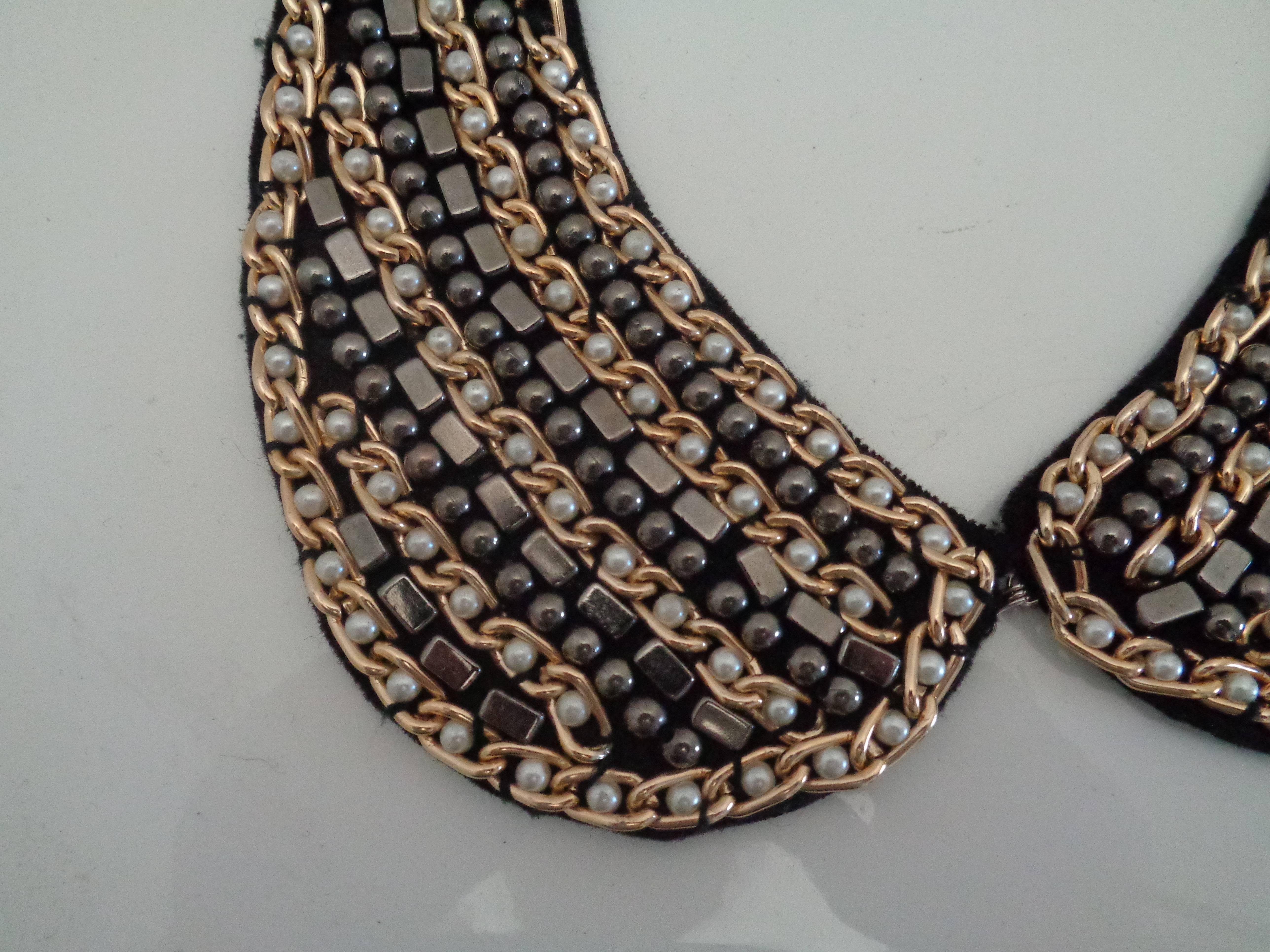1980s Black Gold tone with Faux white and Grey pearls necklace necking
total lenght 44 cm