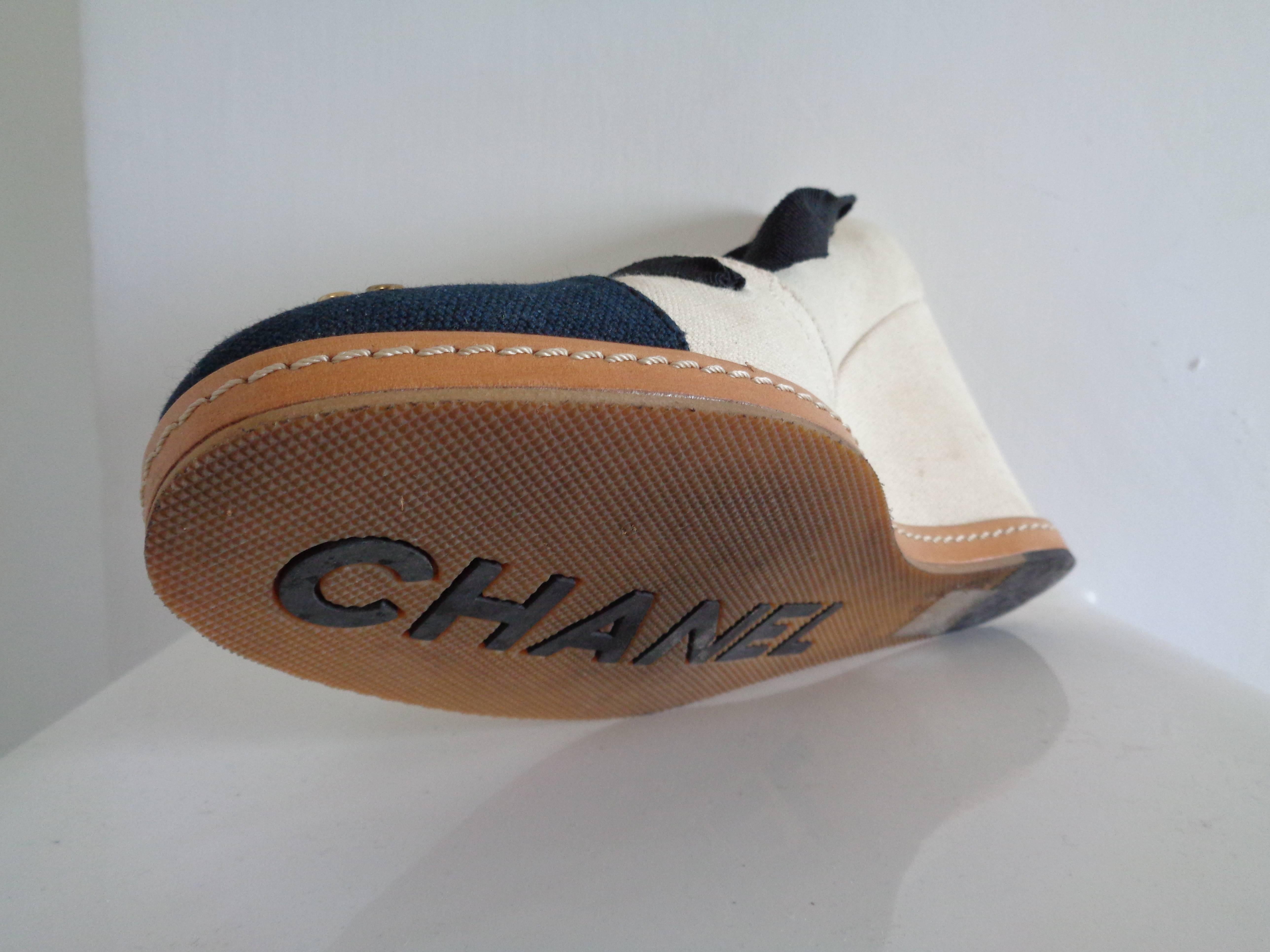 Women's or Men's Chanel cream Blu cc gold tone logo sandals