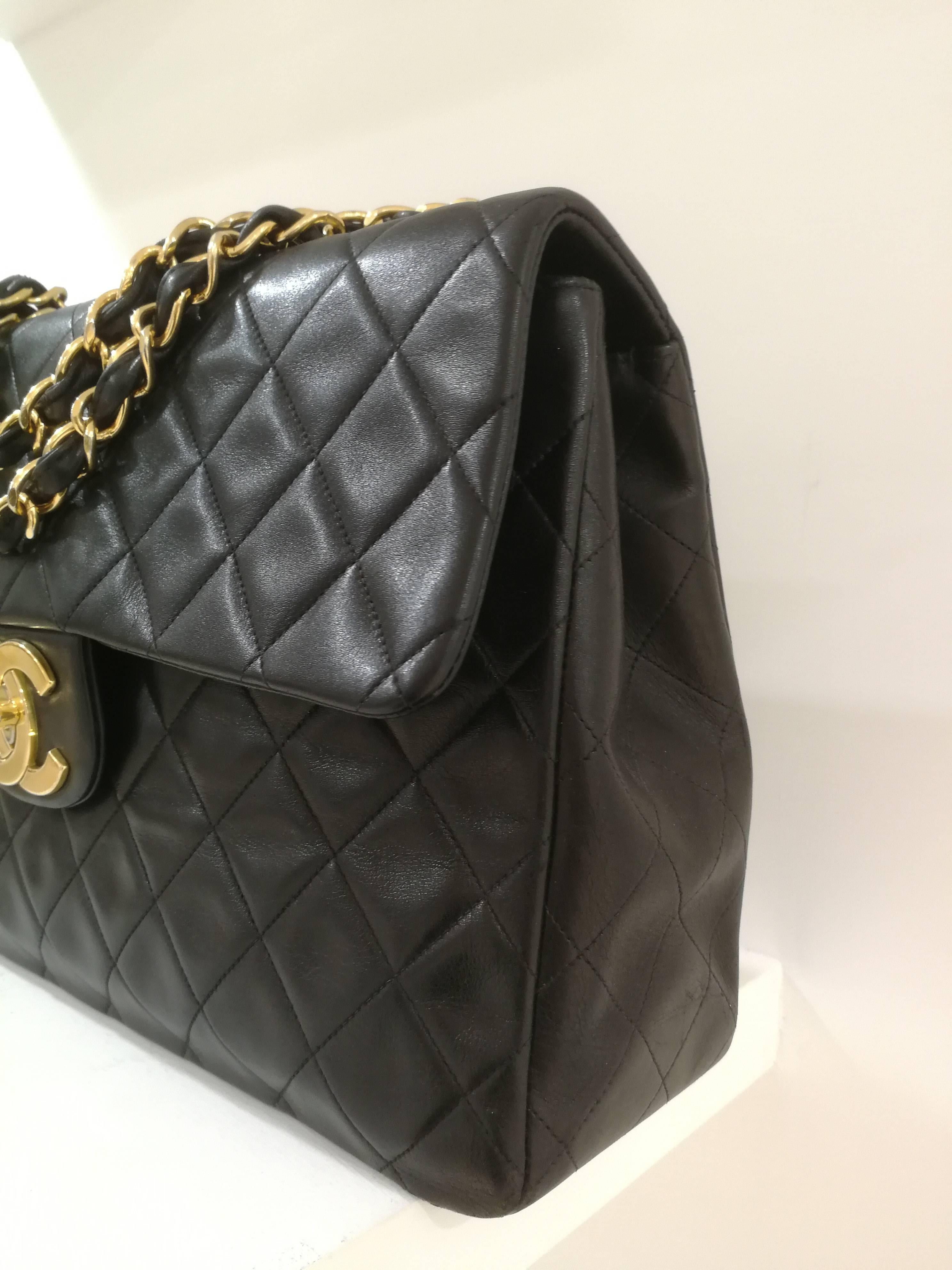 Women's or Men's Chanel Black leather gold hardware maxi jumbo shoulder bag