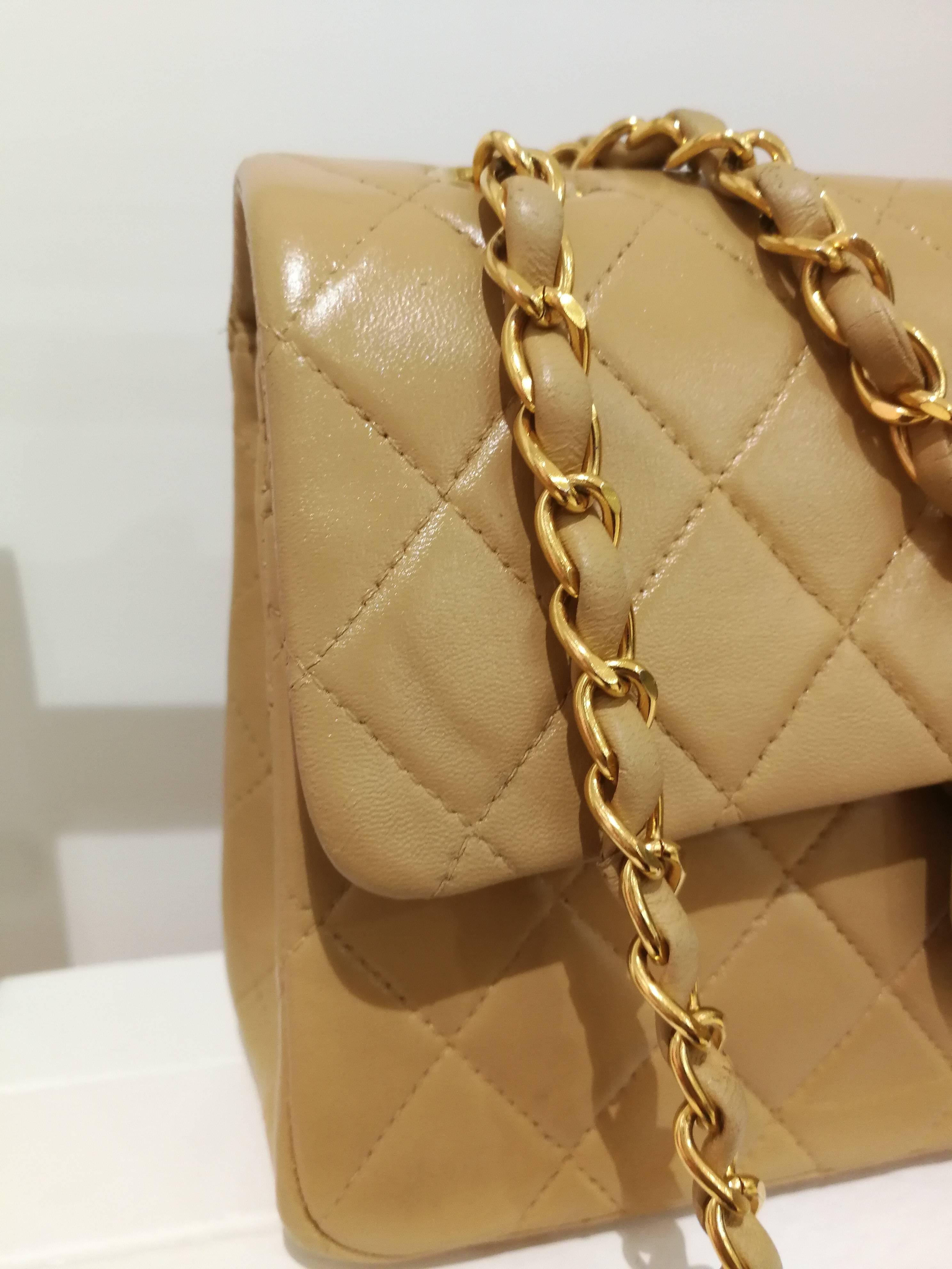 Chanel beije gold hardware 2.55 shoulder bag In Excellent Condition In Capri, IT
