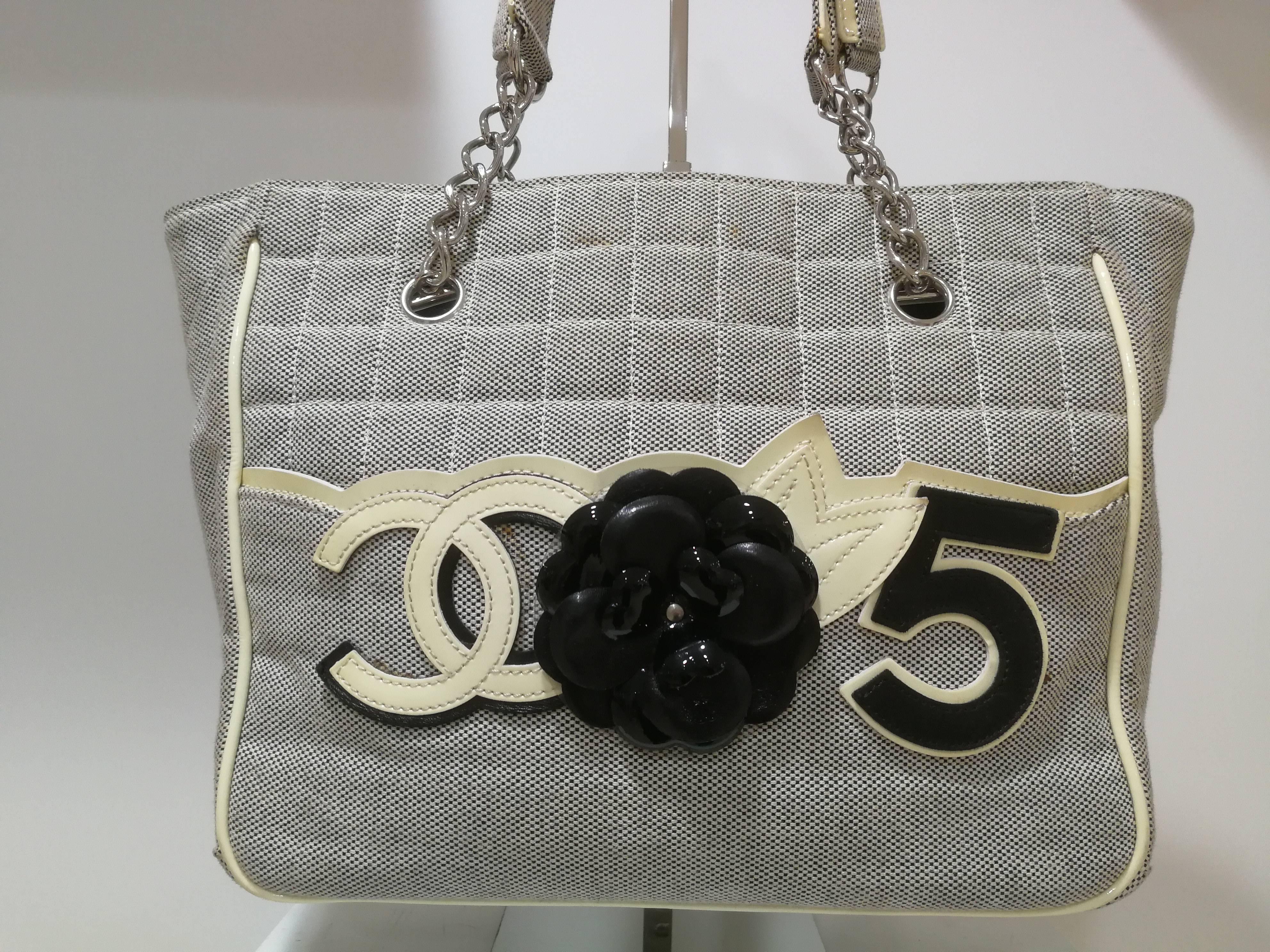 Chanel Camelia 5 Shopping Bag

Grey and white with black camelia and 5 Chanel shoulder bag