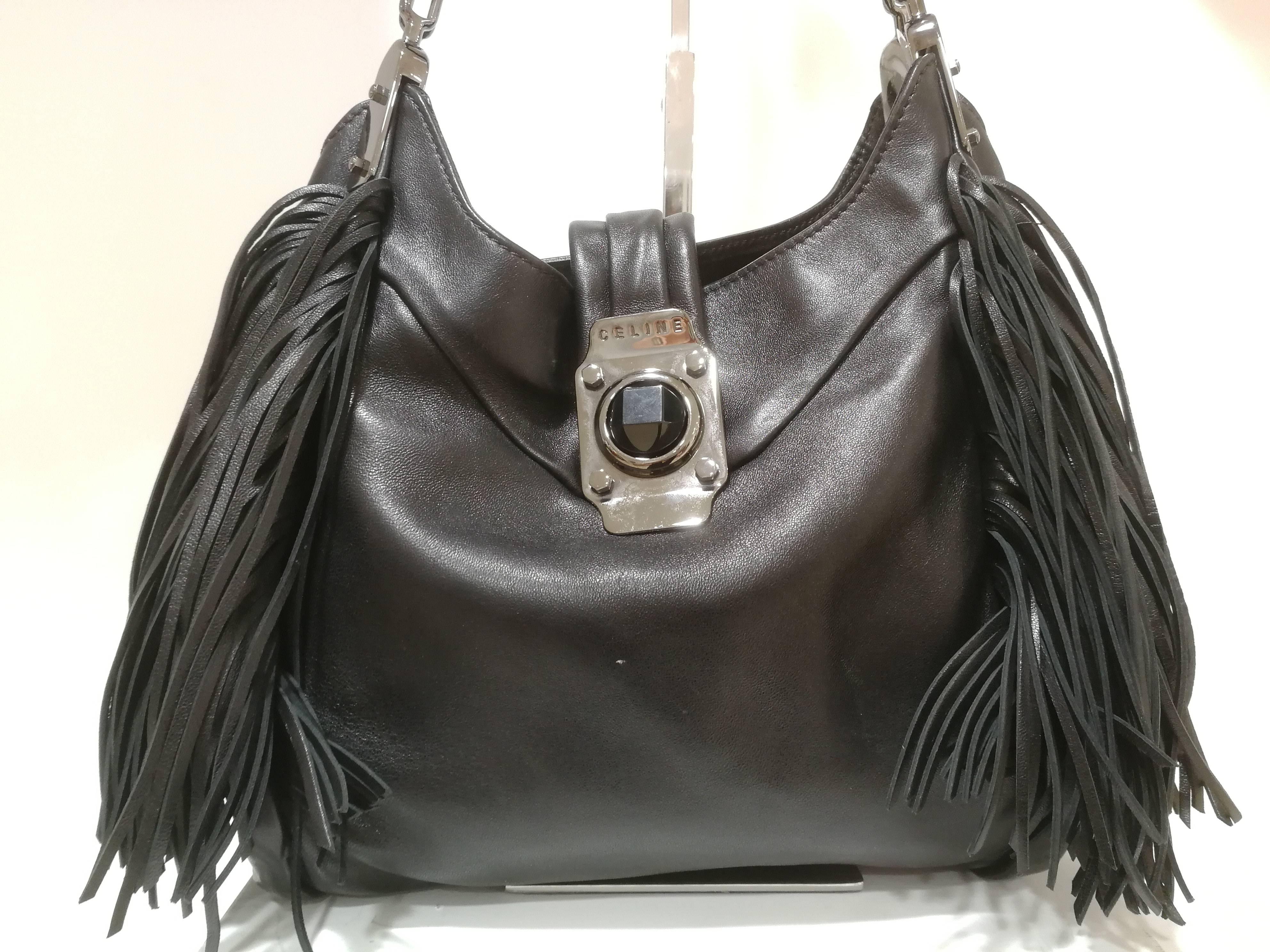 Celine black leather with Fringes Bag

Silver tone hardware

inside gold tone