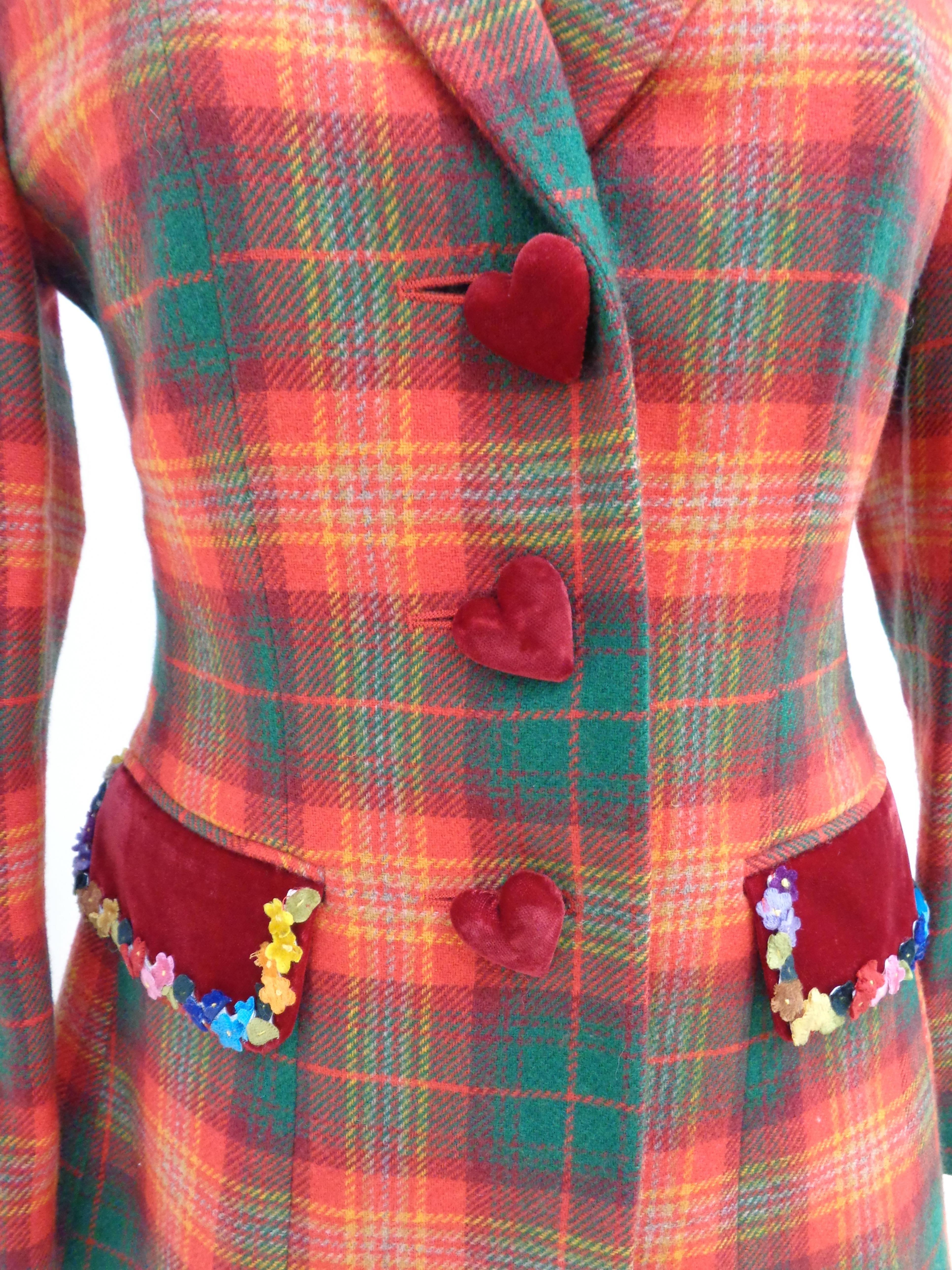 Moschino tartan Jacket

unique jacket by Moschino with velvet box on the back
totally made in italy in italian size range 42