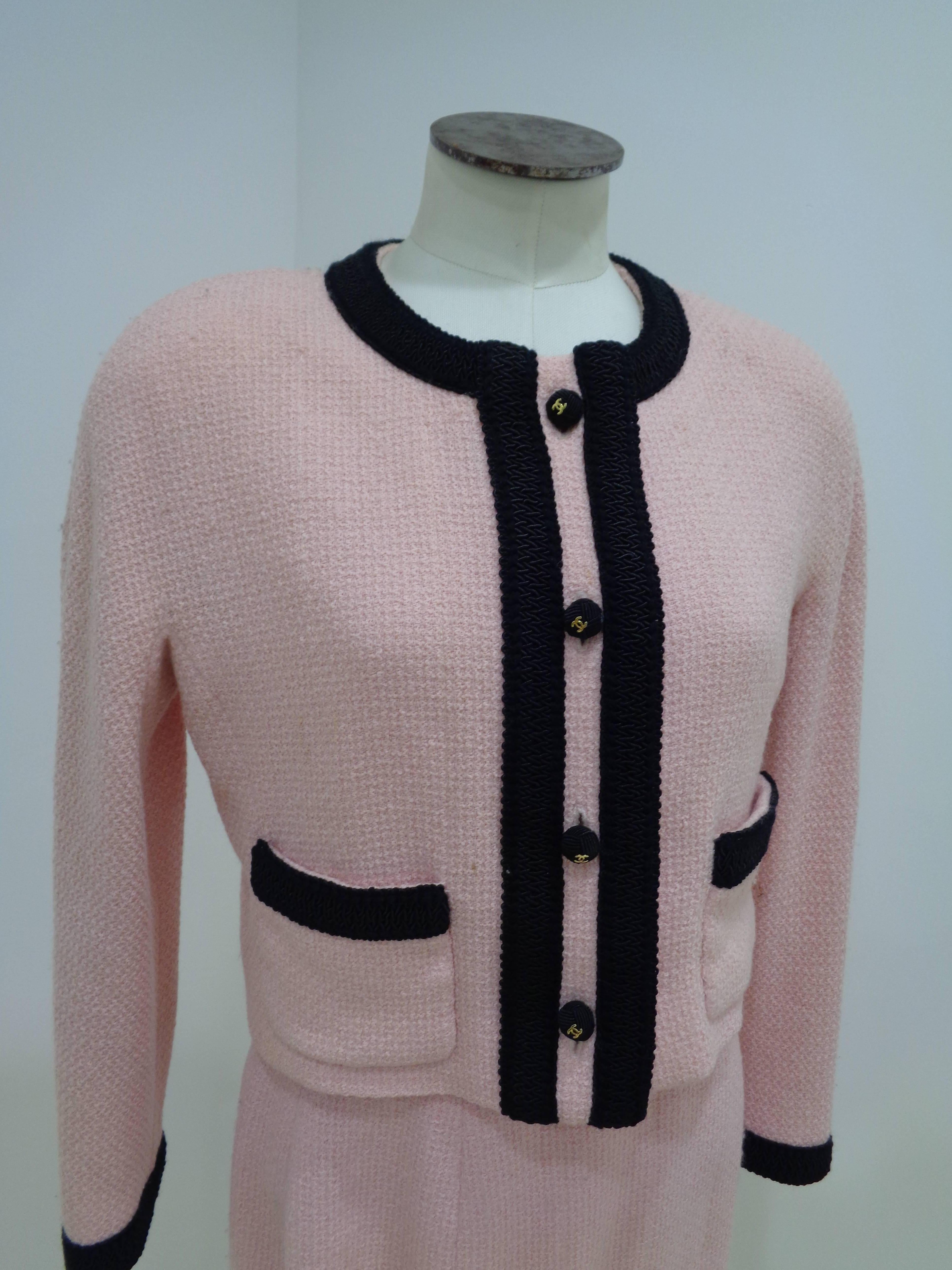 Chanel Pink Black with Gold Hardware Wool Skirt Suit

totally made in france in italian size range 42
