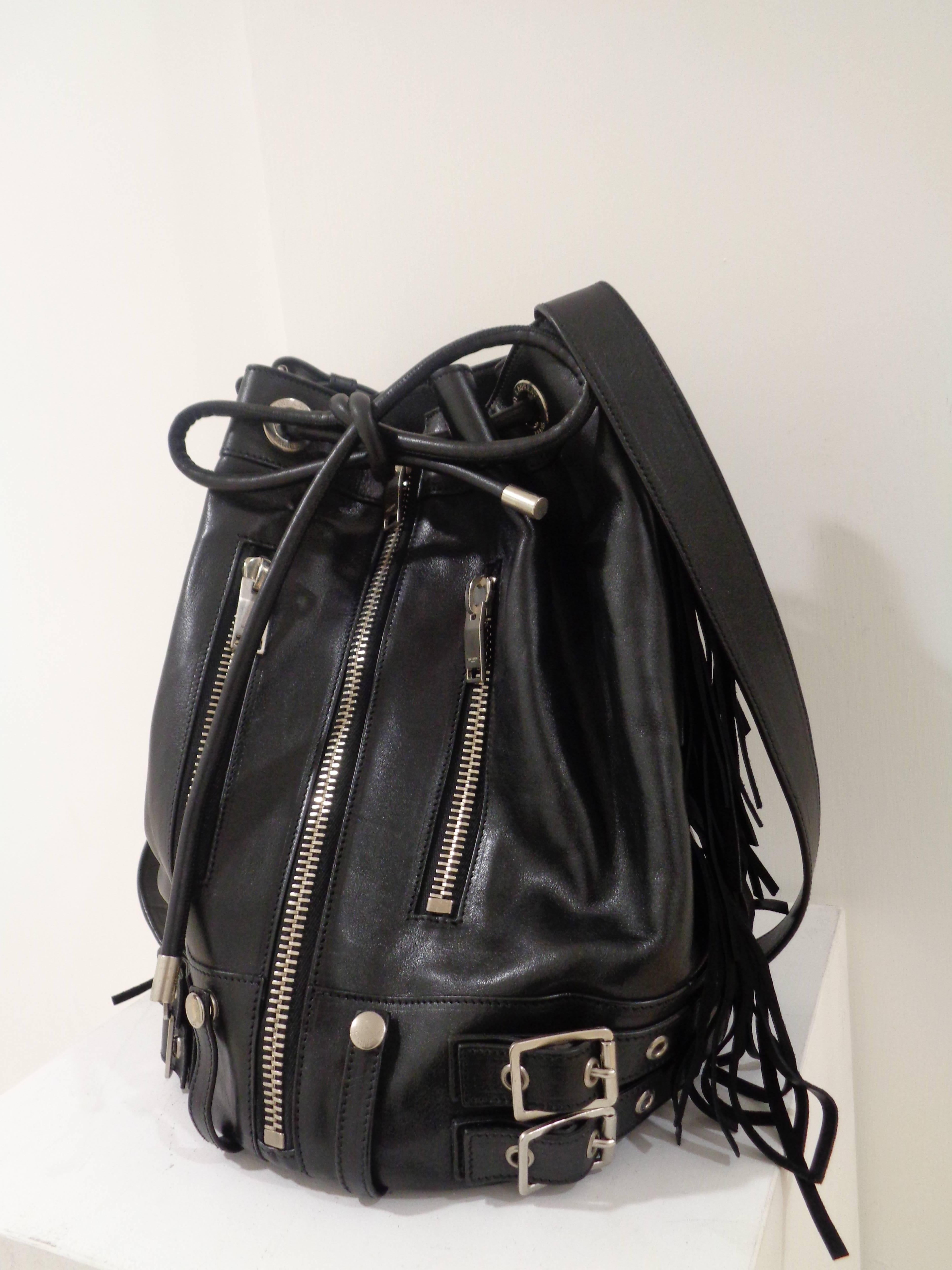 Nero Yves Saint Laurent Satchel in pelle nera con hardware argentato in vendita