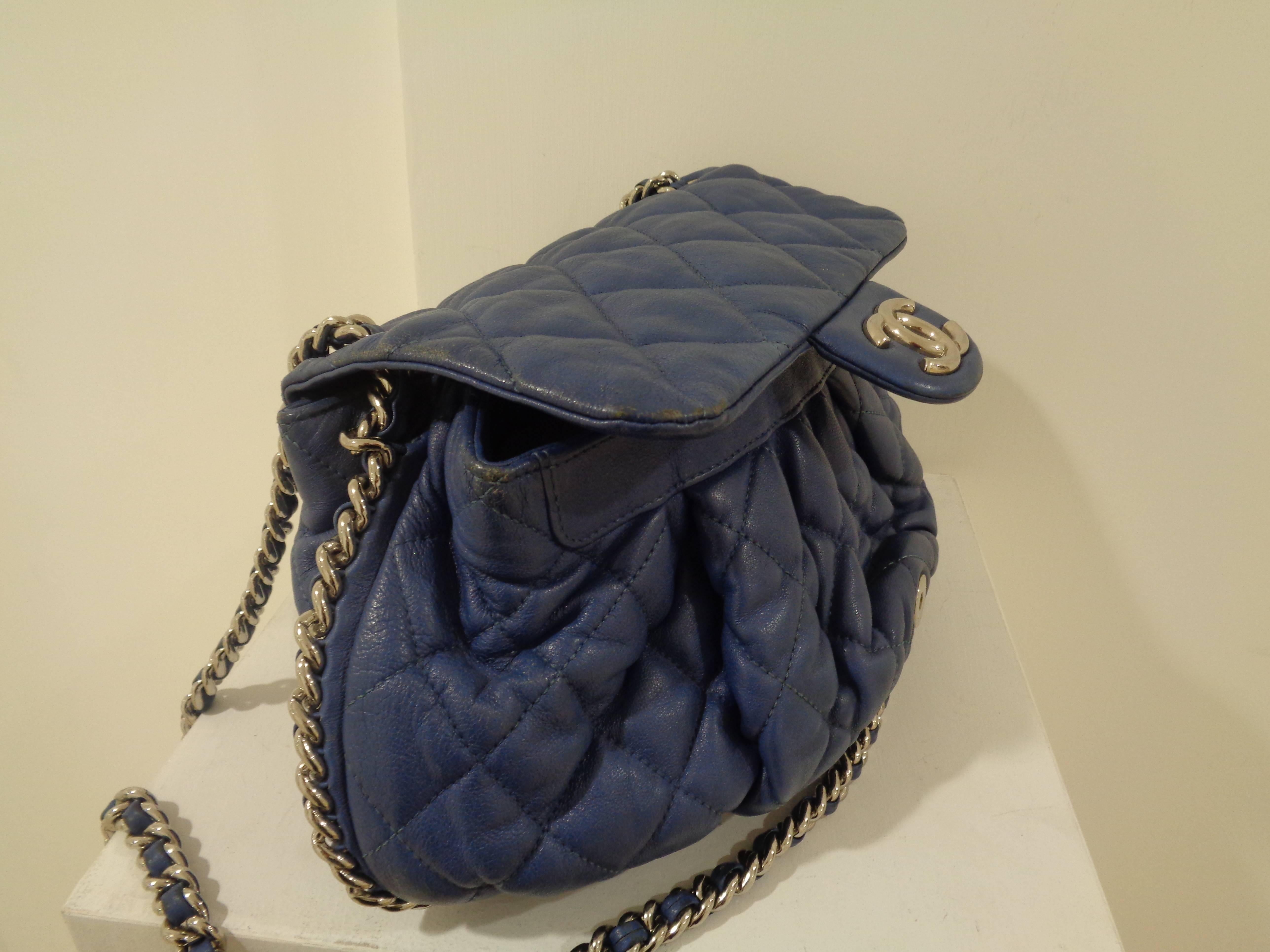 Women's or Men's Chanel Blu Silver Tone hardware Shoulder Bag