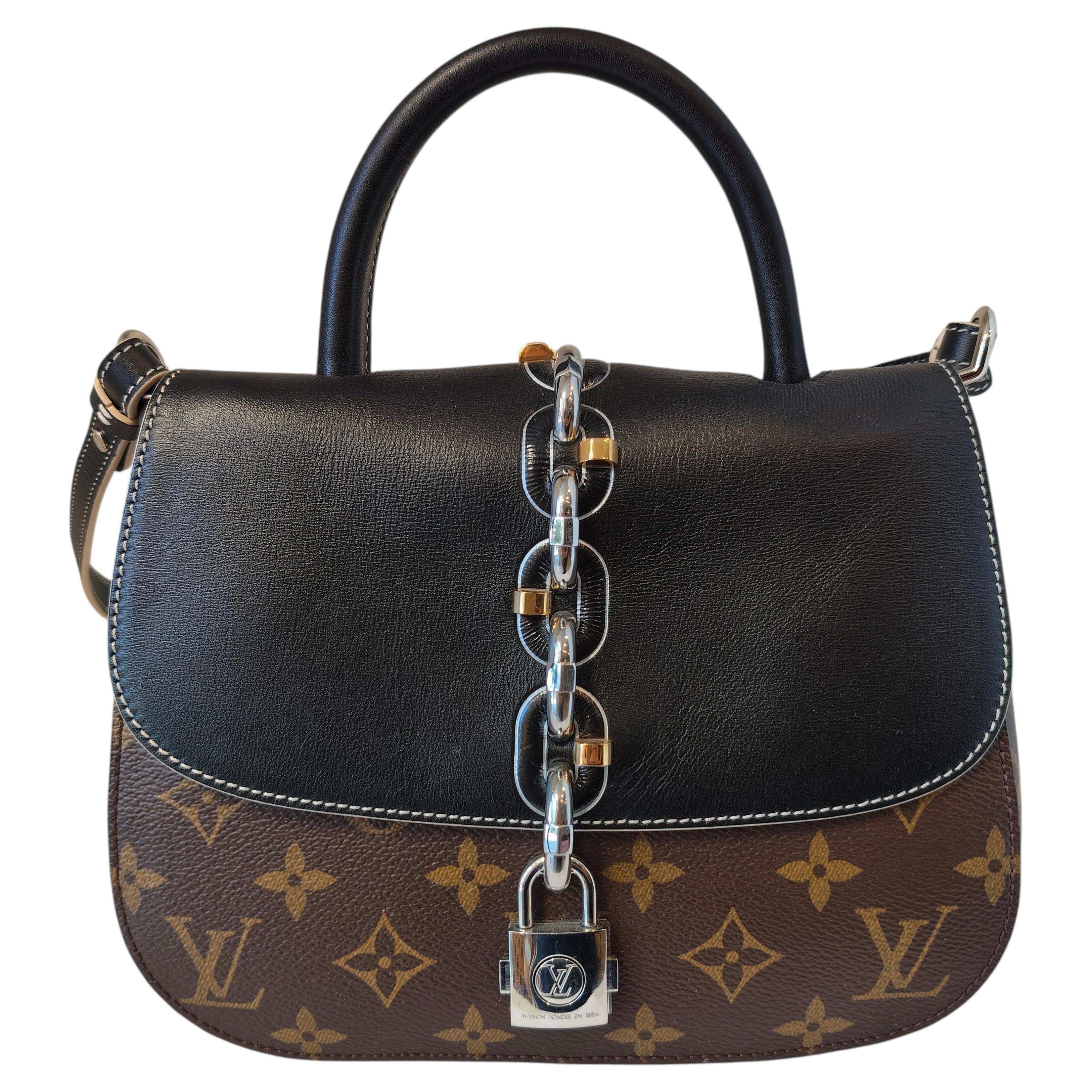 2017 Louis Vuitton Chain IT PM Shoulder bag For Sale