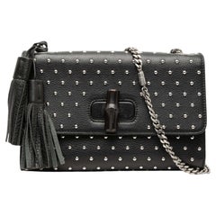 Sac à bandoulière Gucci « Miss Bamboo » en cuir clouté, taille moyenne