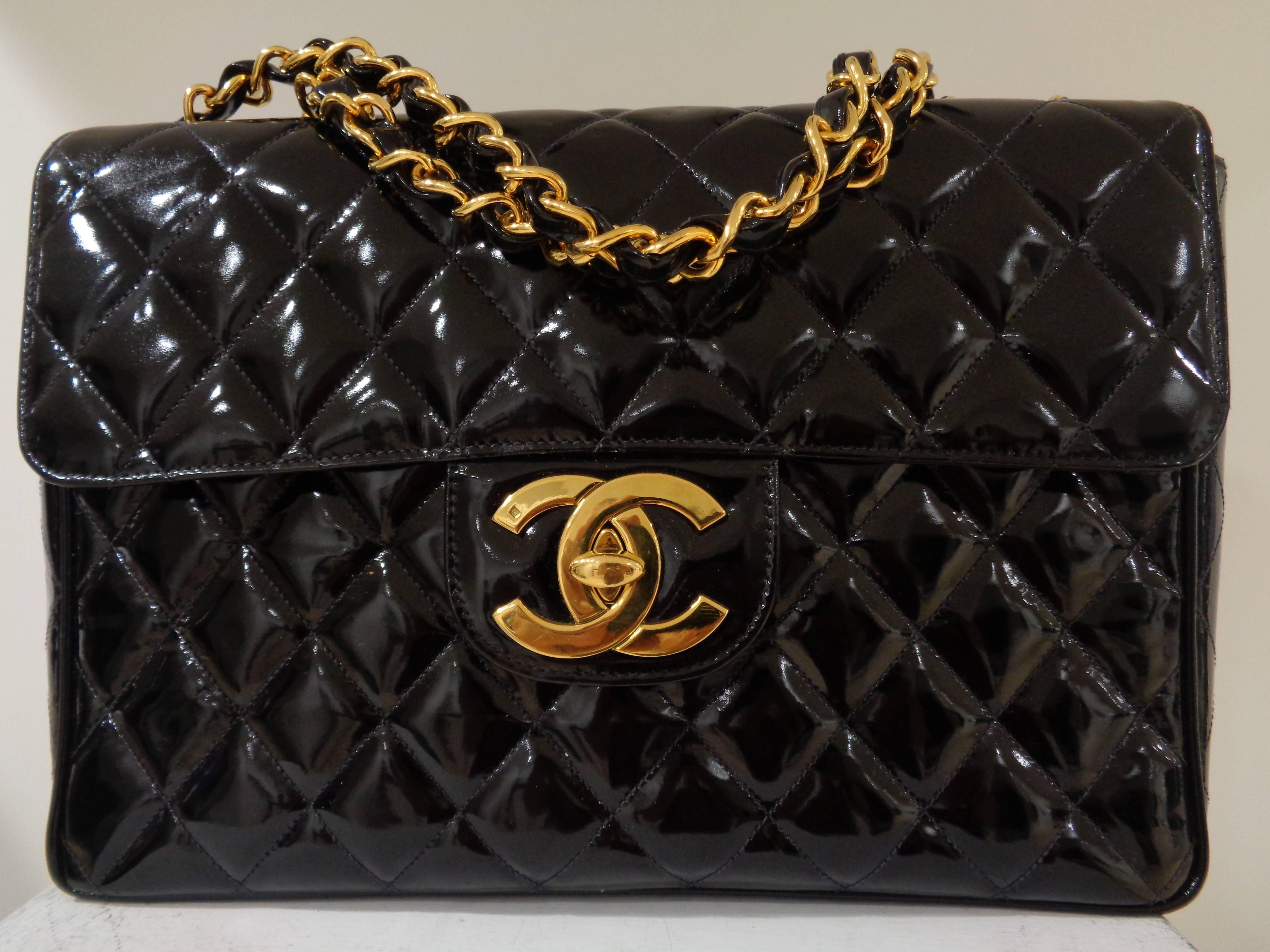 Chanel Black patent leather gold harware maxi jumbo shoulder bag In Excellent Condition In Capri, IT