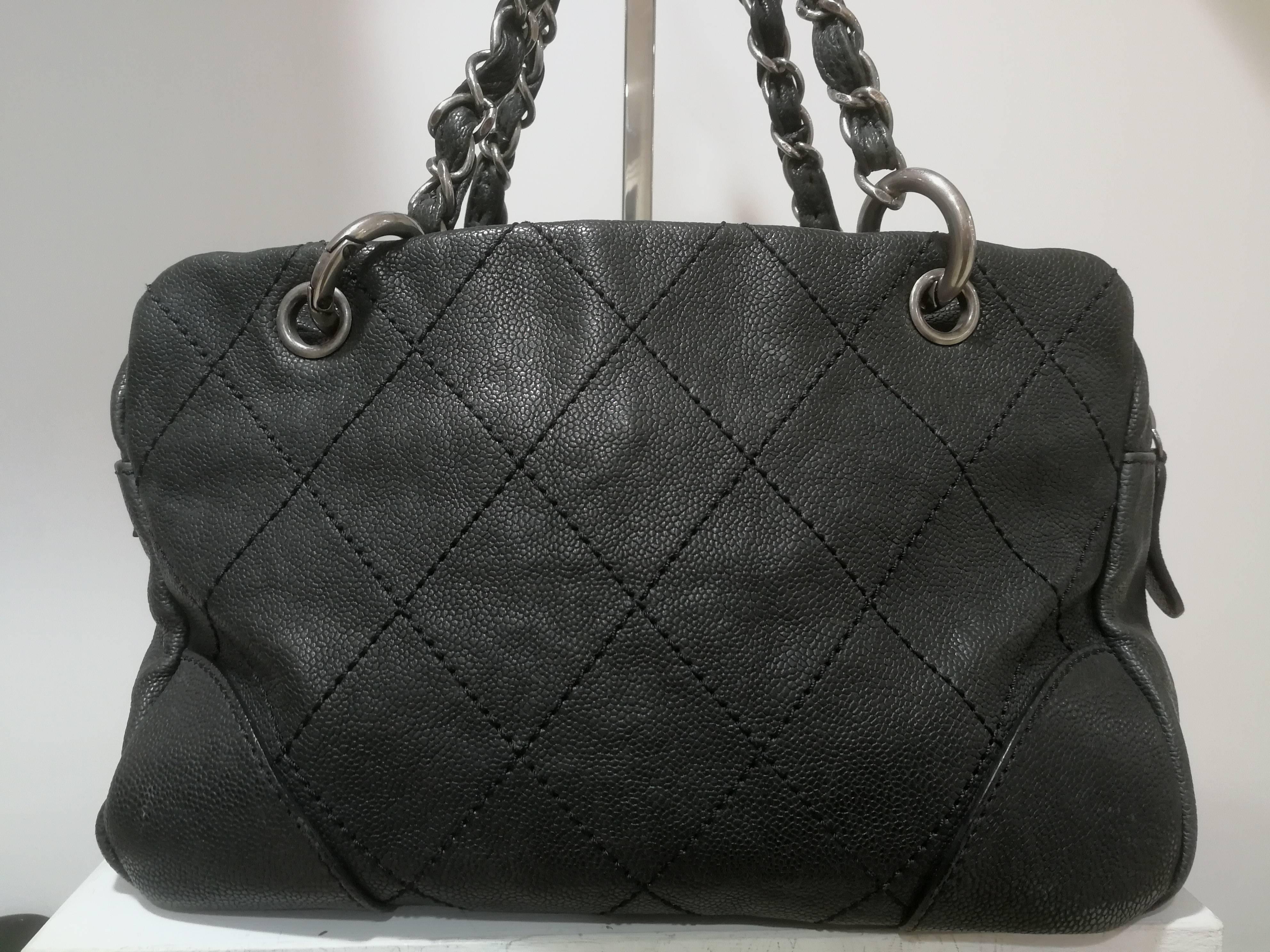 Women's or Men's Chanel Black leather silver Hardware Shoulder Bag