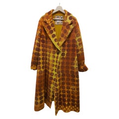 Años 90. Mariagrazia Grilli. Cachemira. Abrigo amarillo multicolor, pieza única.