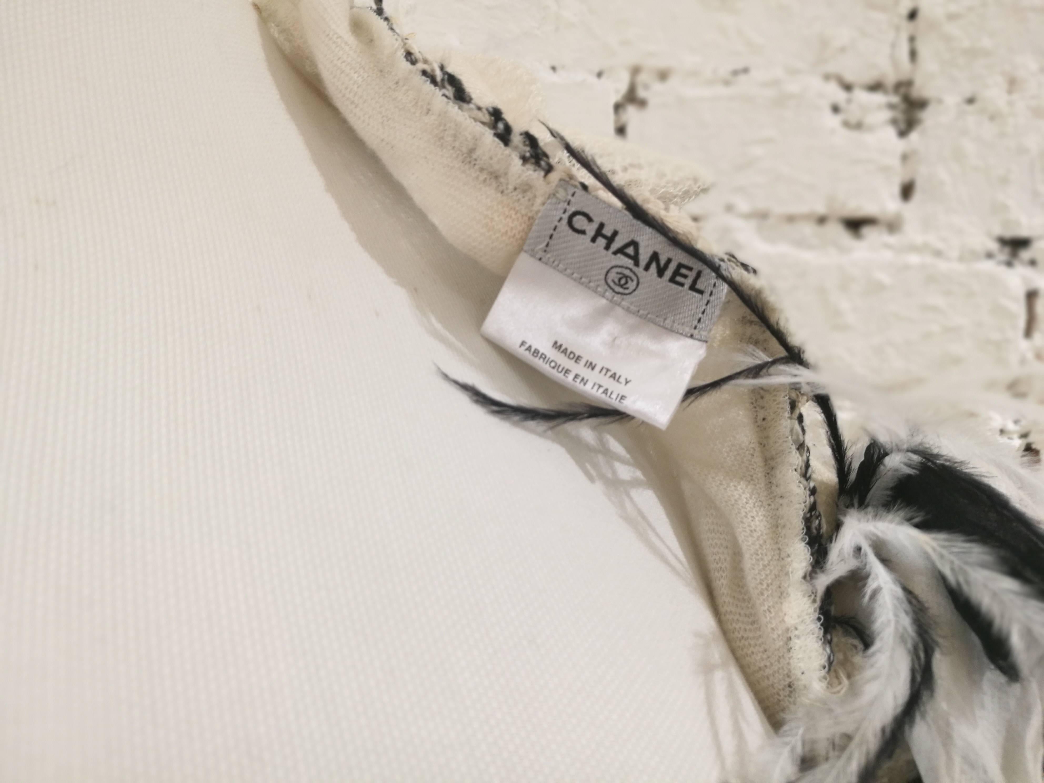 Chanel vintage cashmere shirt with camelia pin In Excellent Condition In Capri, IT