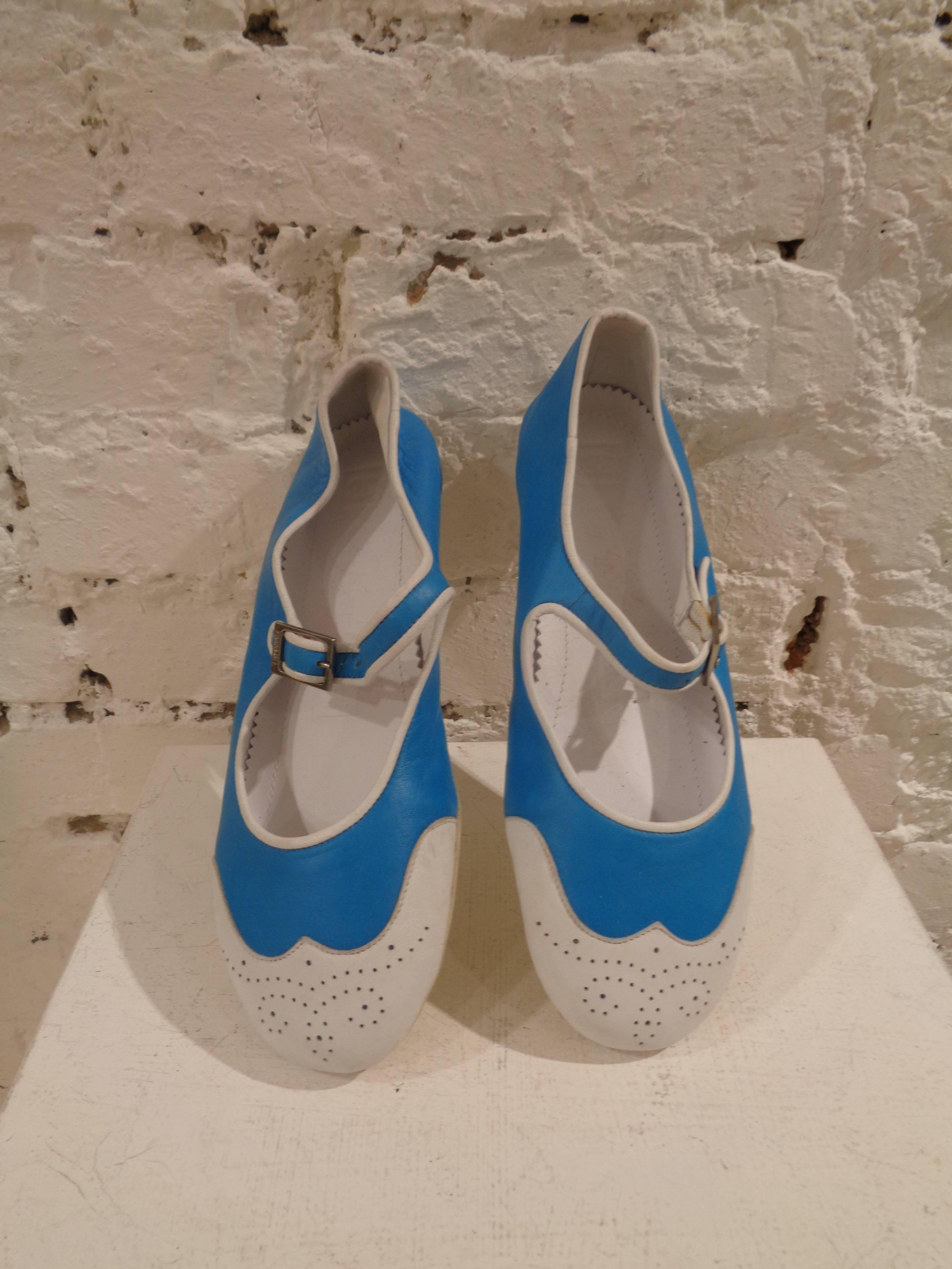 Chanel white and blu ballerina totally made in italy in size 36

unworn