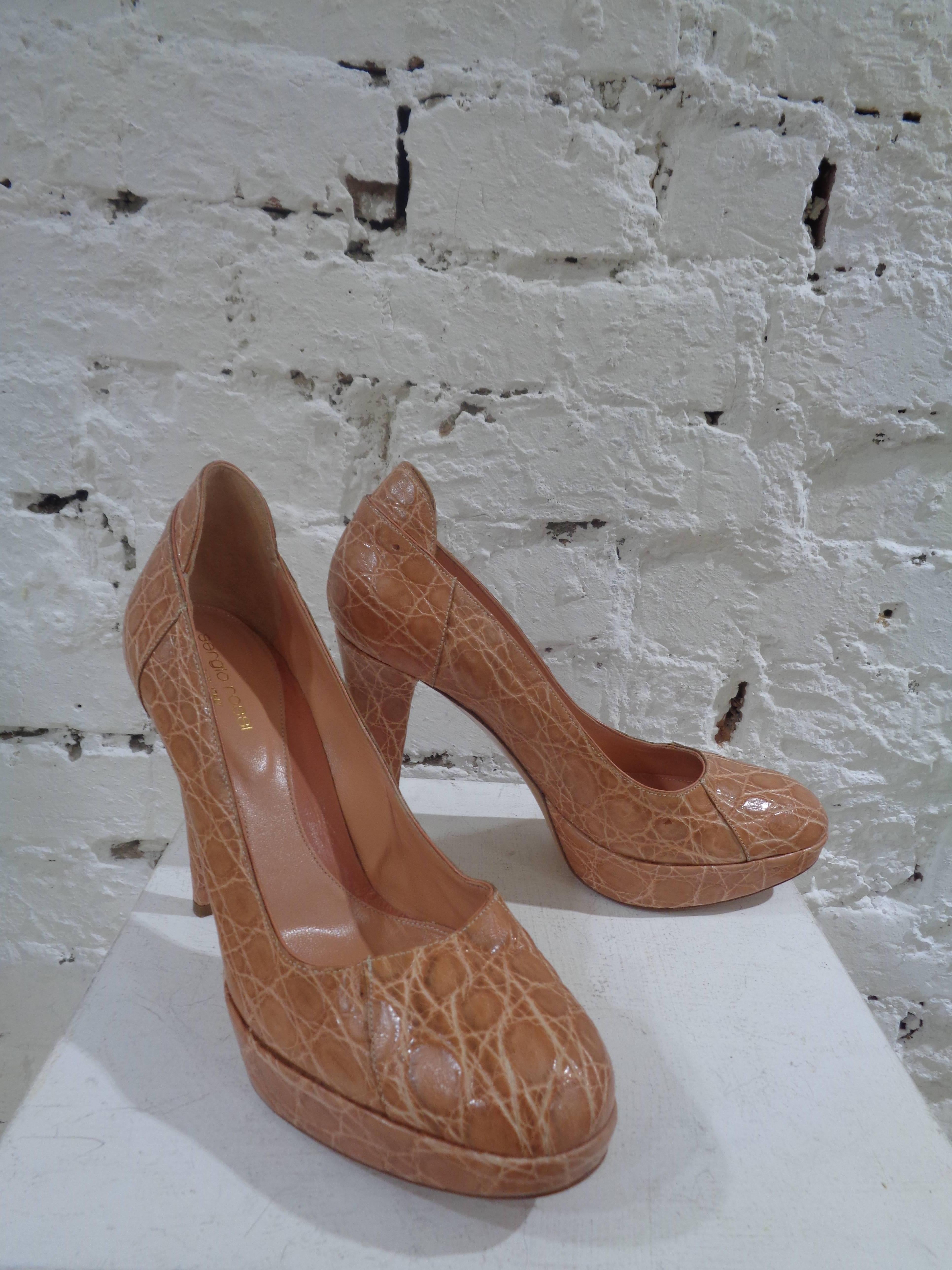 Sergio Rossi pink leather croco stamp high heel decollete
totally made in italy in size 39

unworn