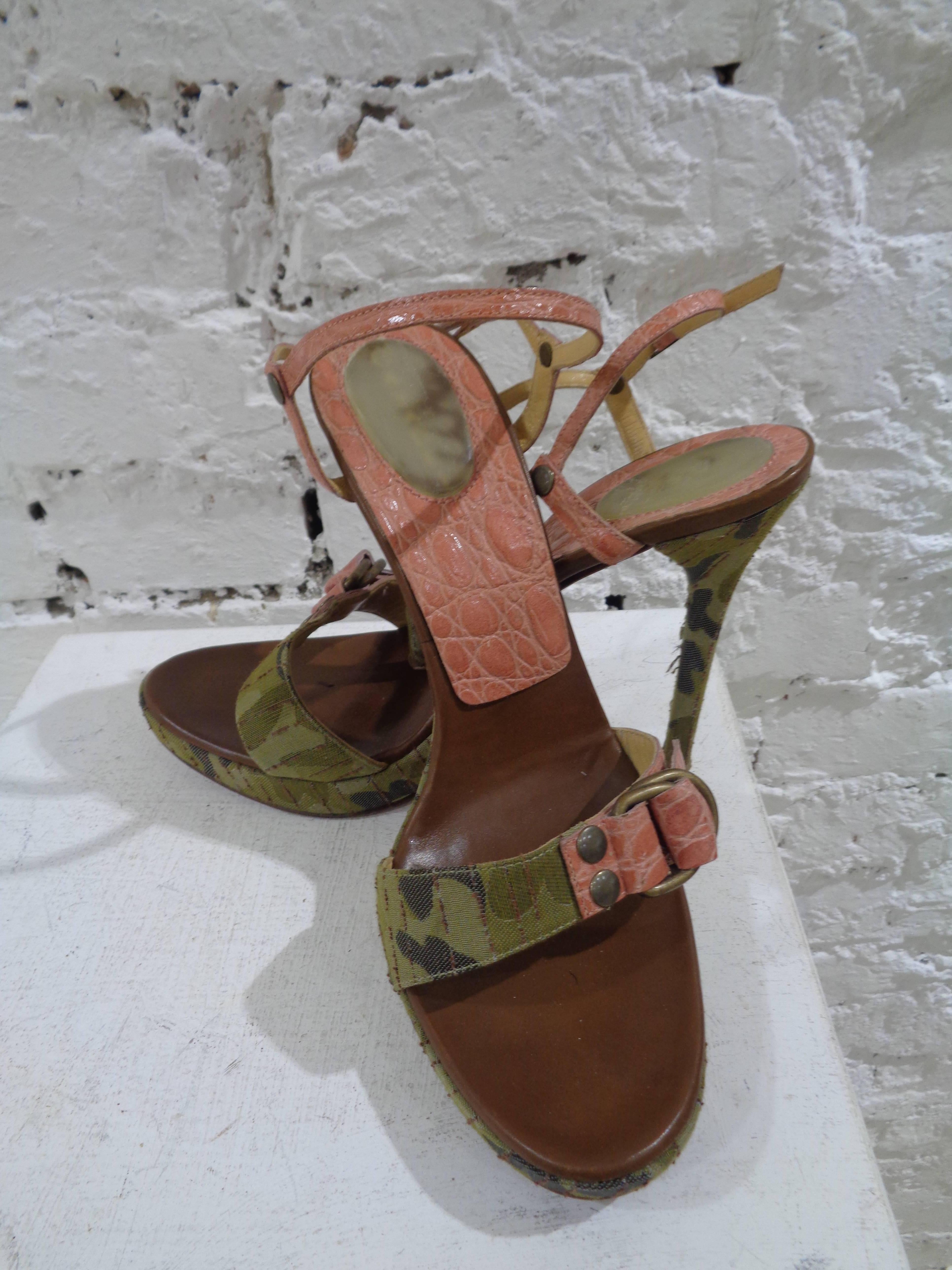 Casadei camouflage pink sandals 

totally made in italy

in size 40