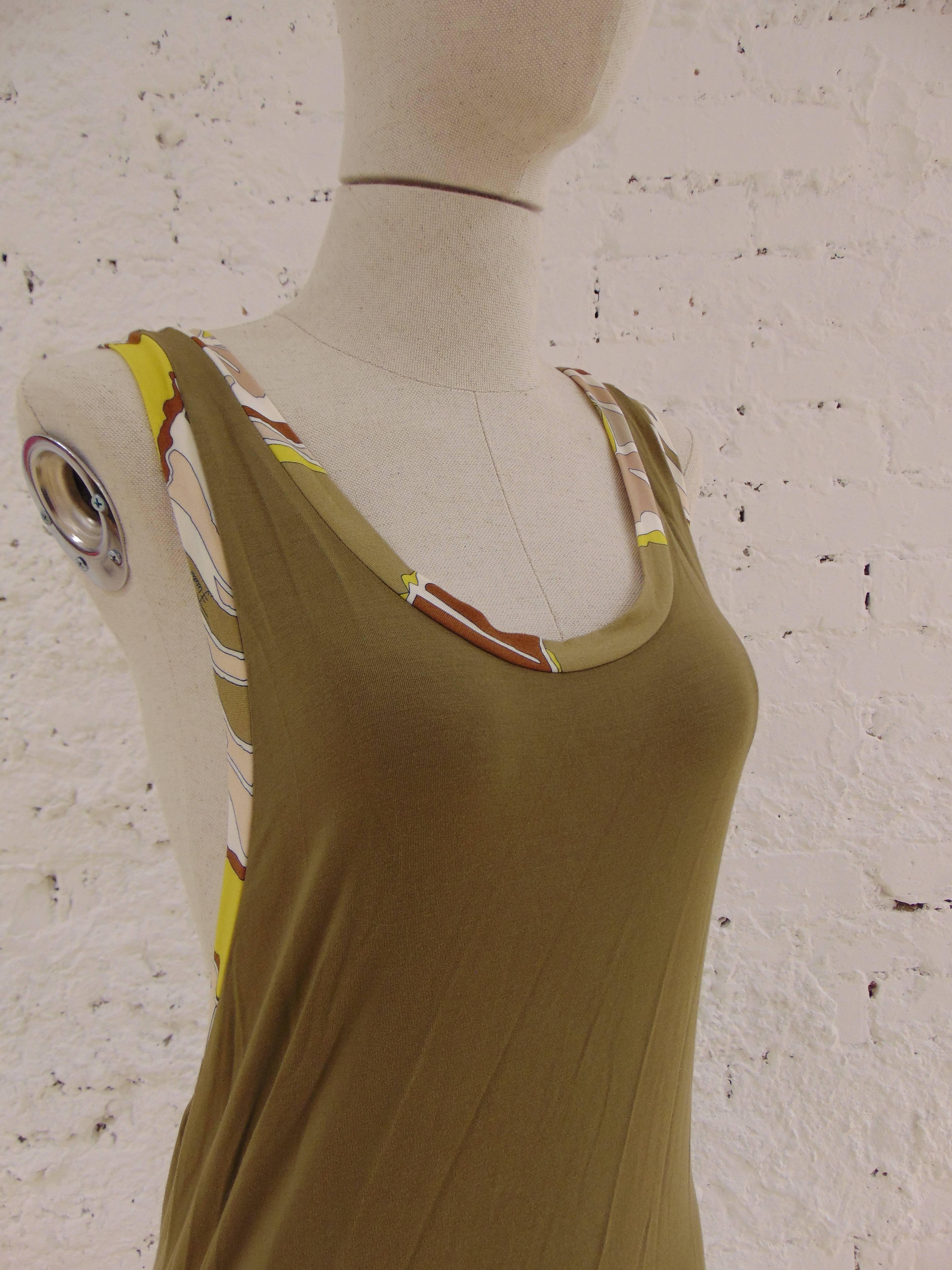 Emilio Pucci green tanktop
totally made in italy in size s
composition: viscose and elastane