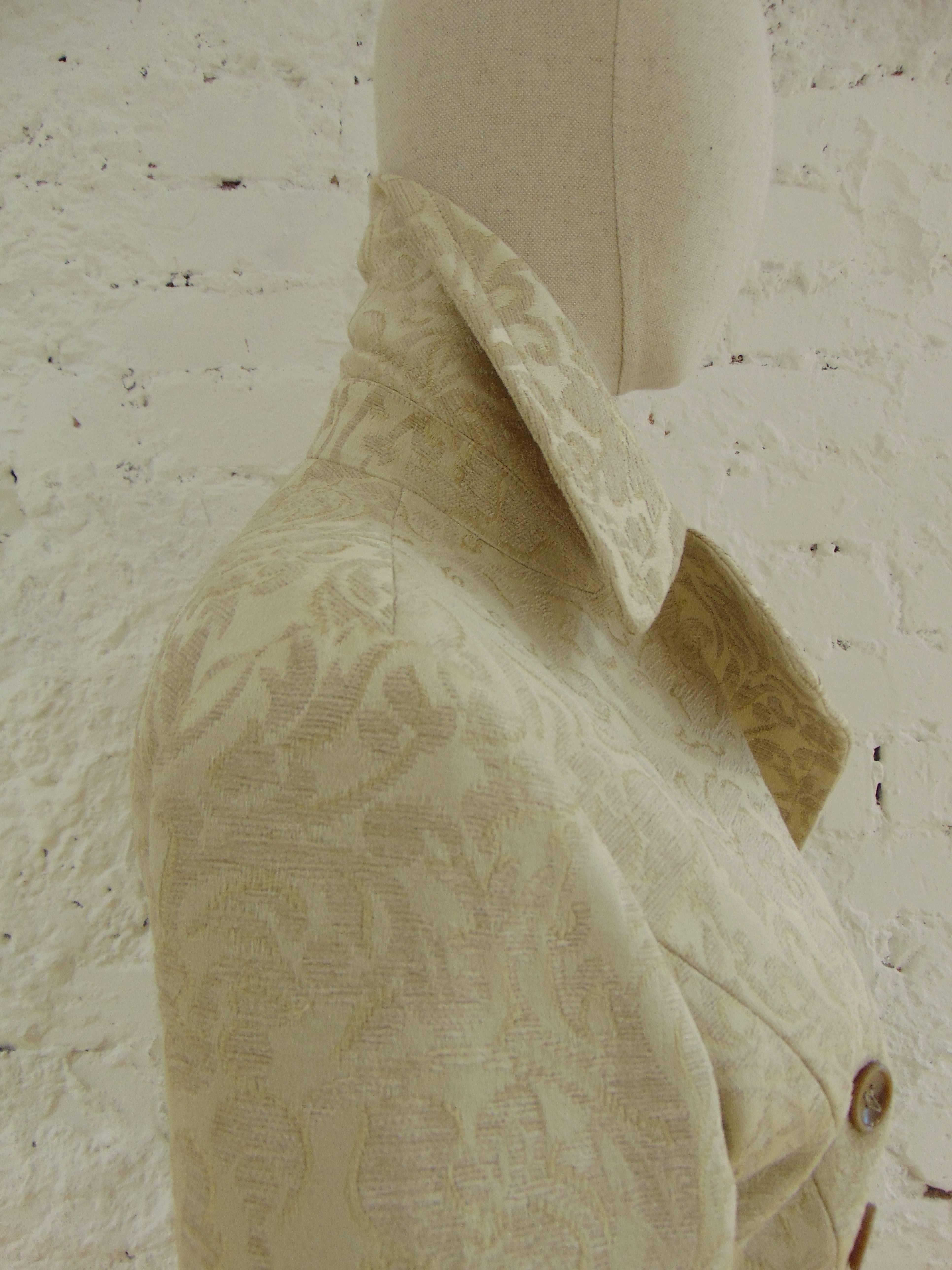 John Galliano cream damasque coat In Excellent Condition In Capri, IT