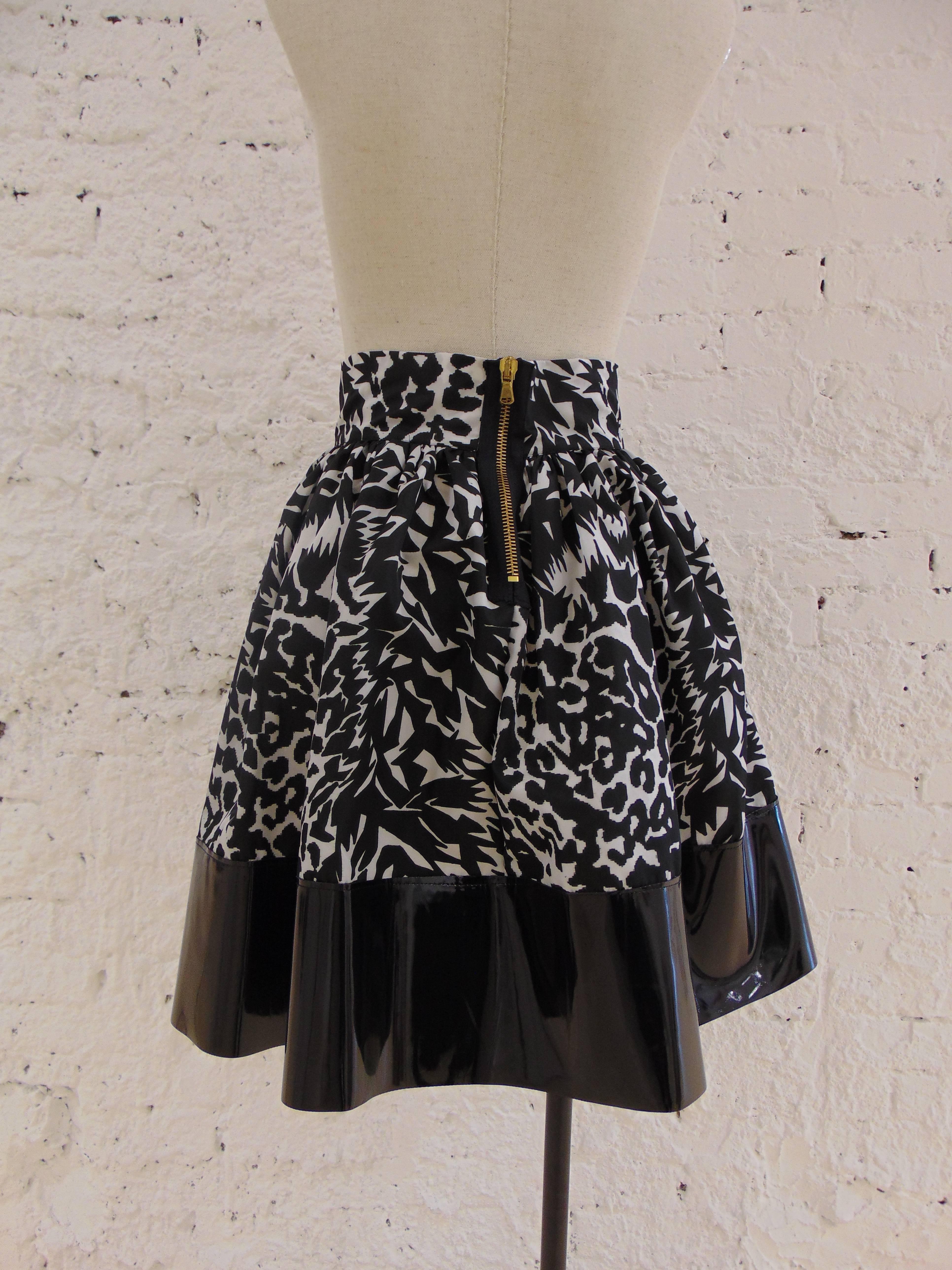 Leitmotiv unworn/nwot skirt with vernish ecoleather details In New Condition In Capri, IT