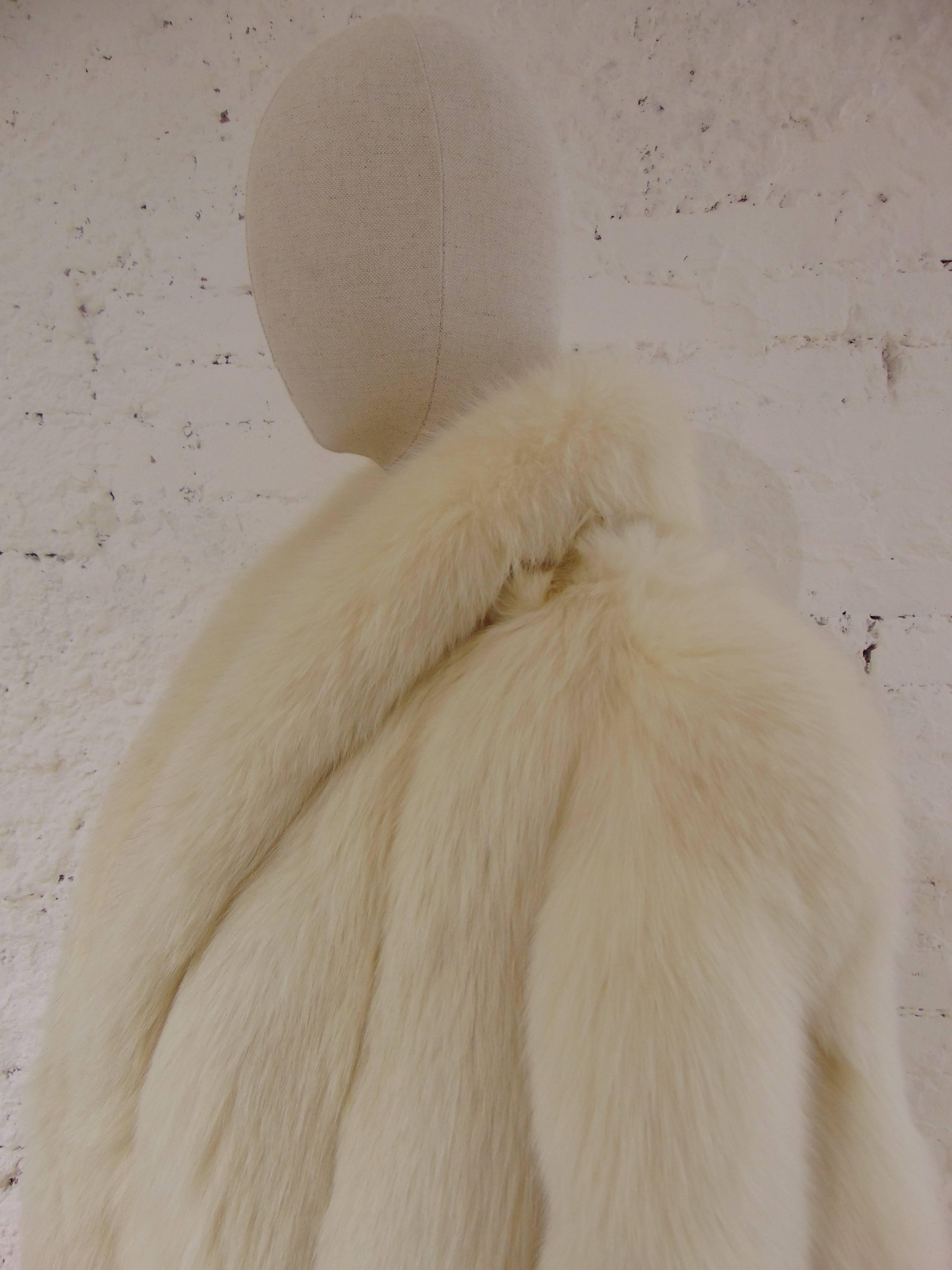 Franco Lo Russo white fox fur In Excellent Condition In Capri, IT