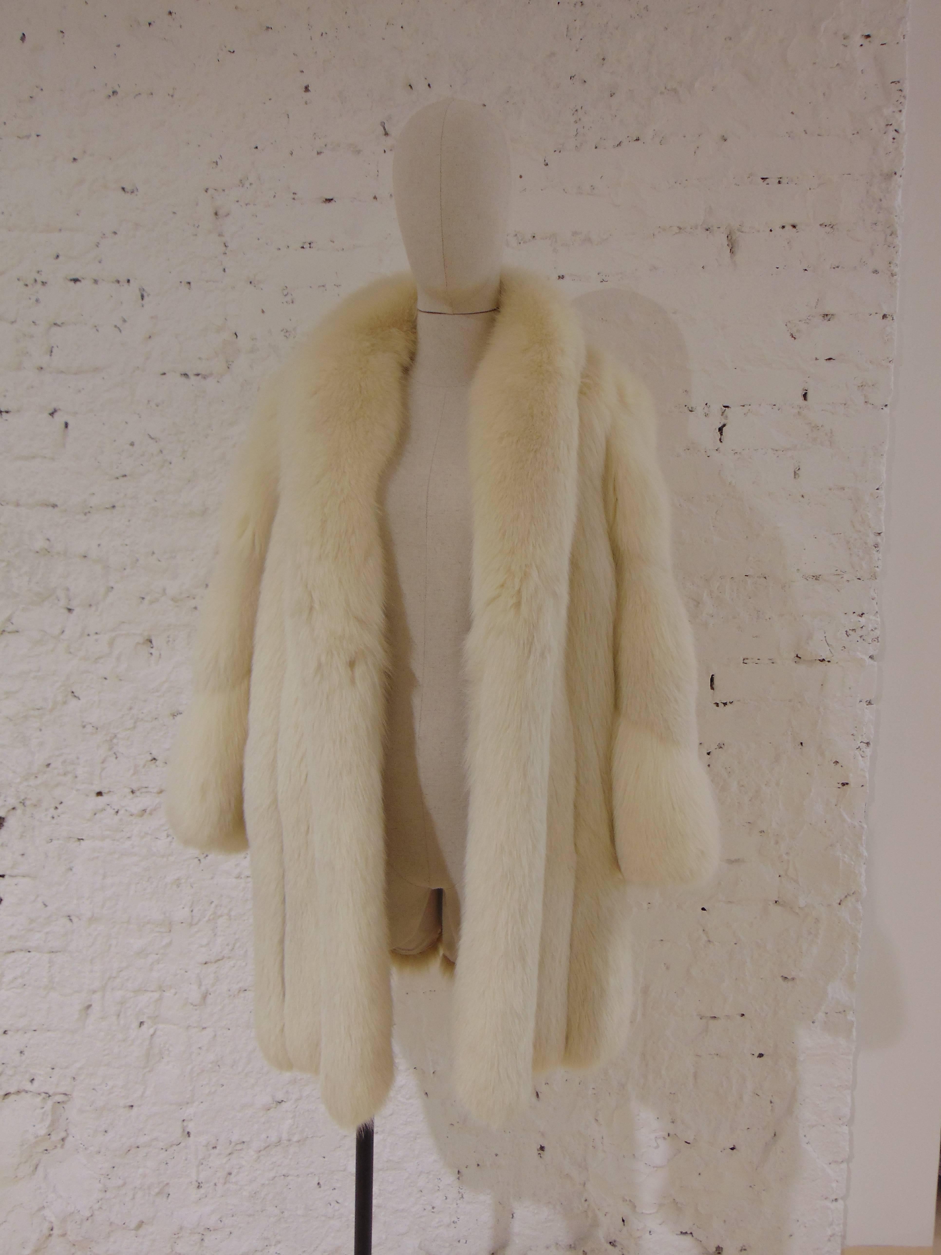 Franco Lo Russo white fox fur

totally made in italy in size M 
in the lining capital letters of the preowner that can be easily removed