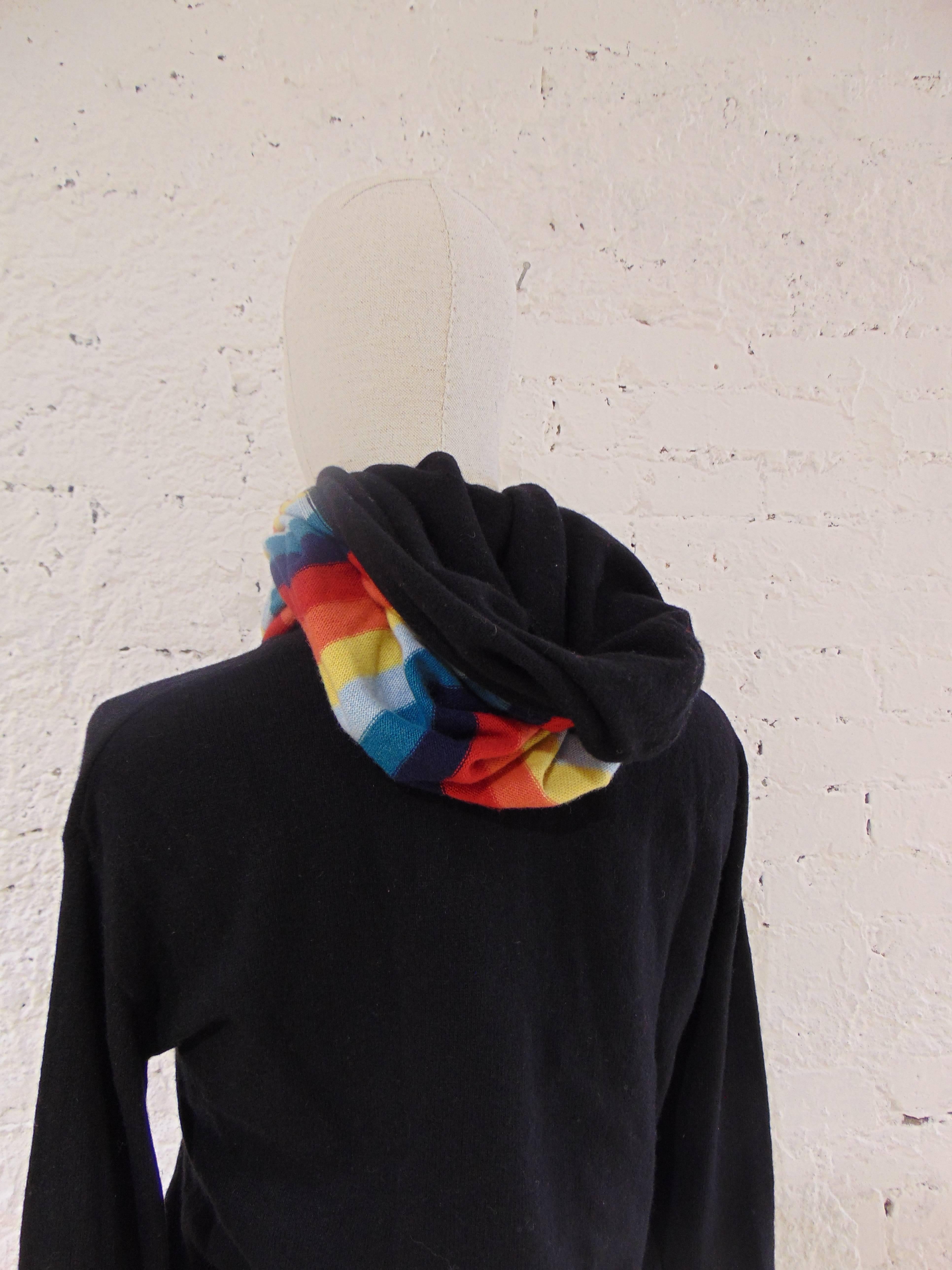 Love Moschino black wool cardigan multicolour scarf In Excellent Condition For Sale In Capri, IT