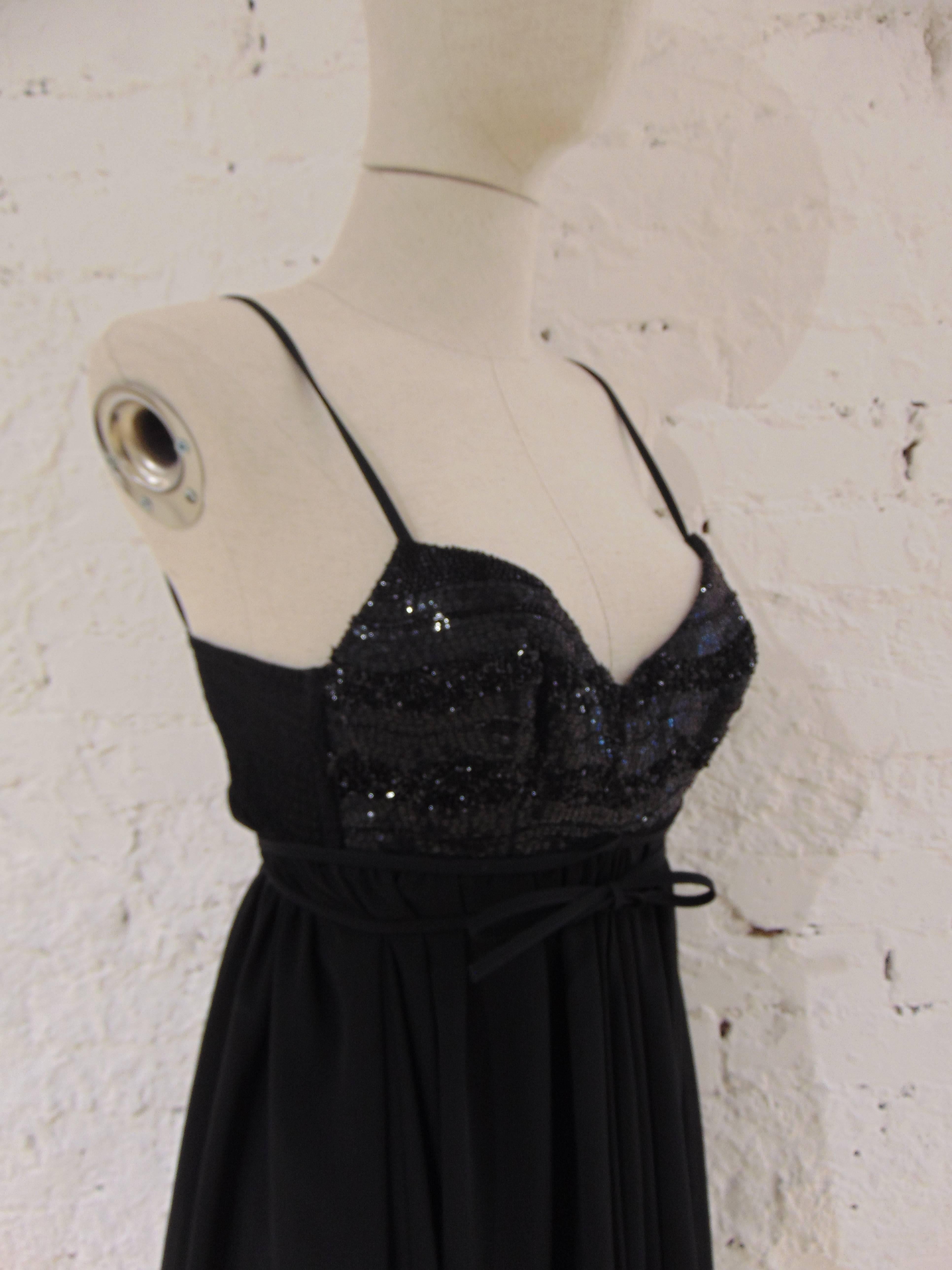 Ritmo di Perla black dress

embellished with black sequines
totally made in italy
size 44
