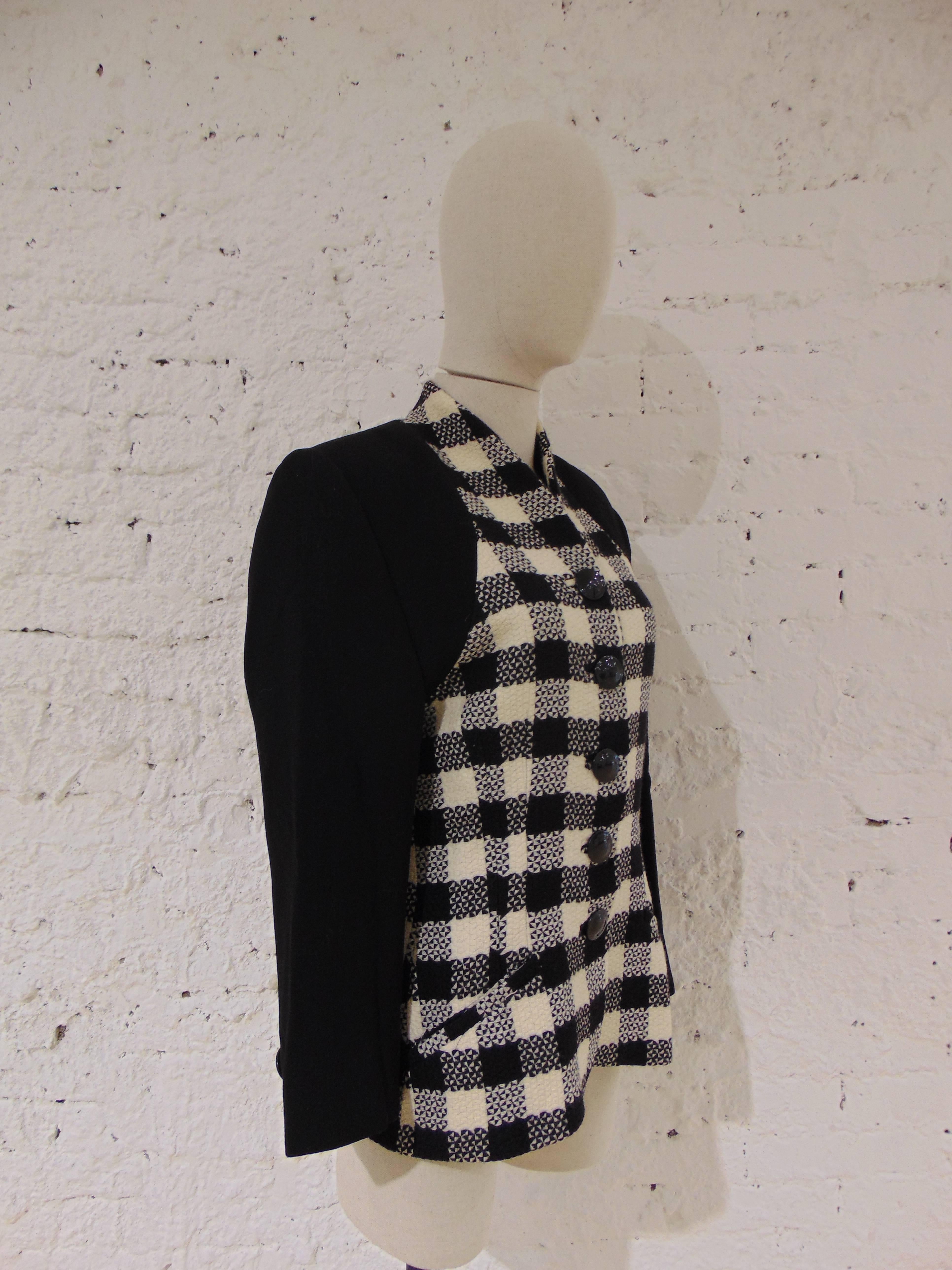 Roccobarocco black white wool jacket
totally made in italy in size 48
lining: Viscose