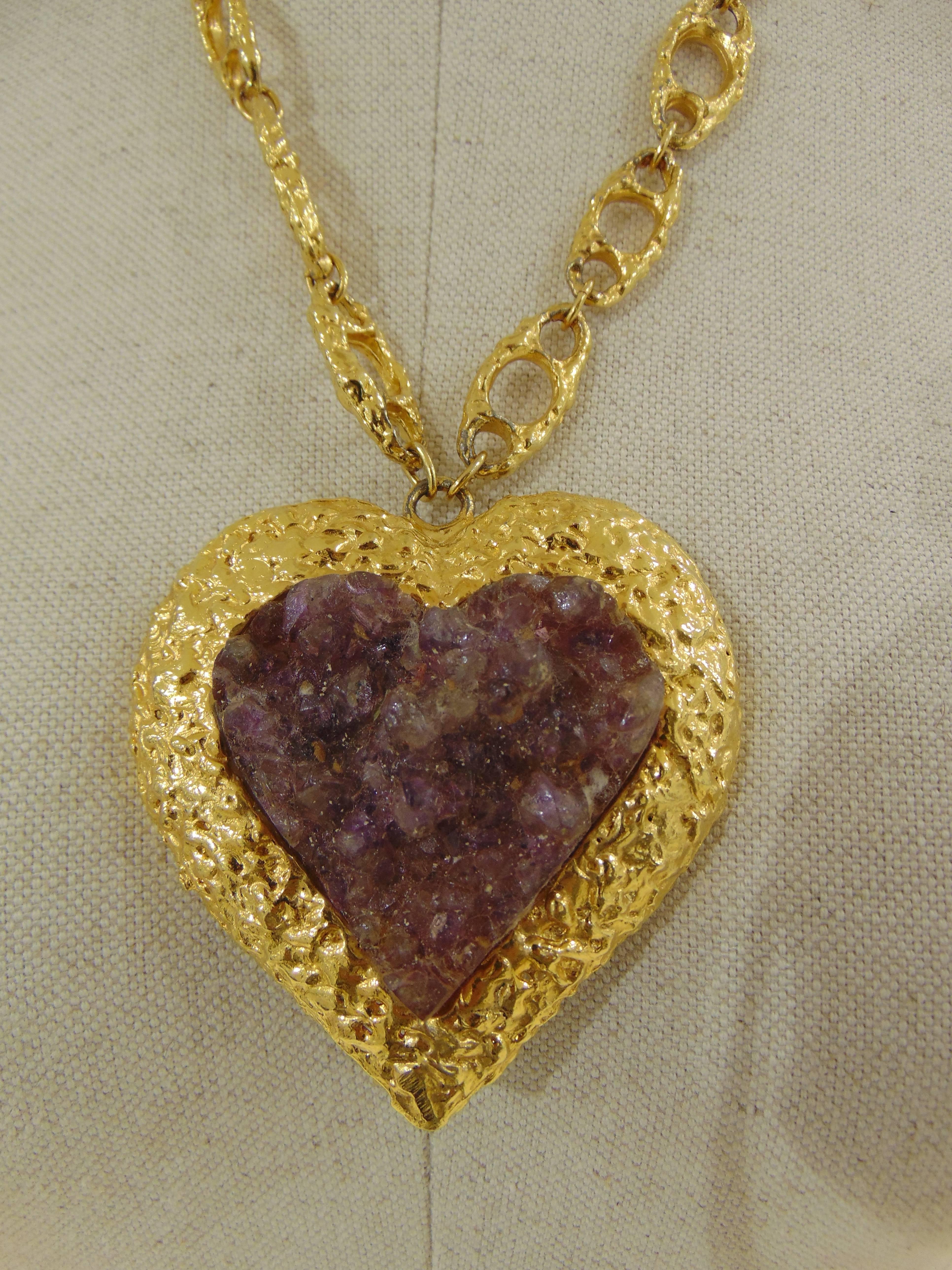 Kenneth Jay Lane gold tone purple heart pendant necklace In New Condition In Capri, IT
