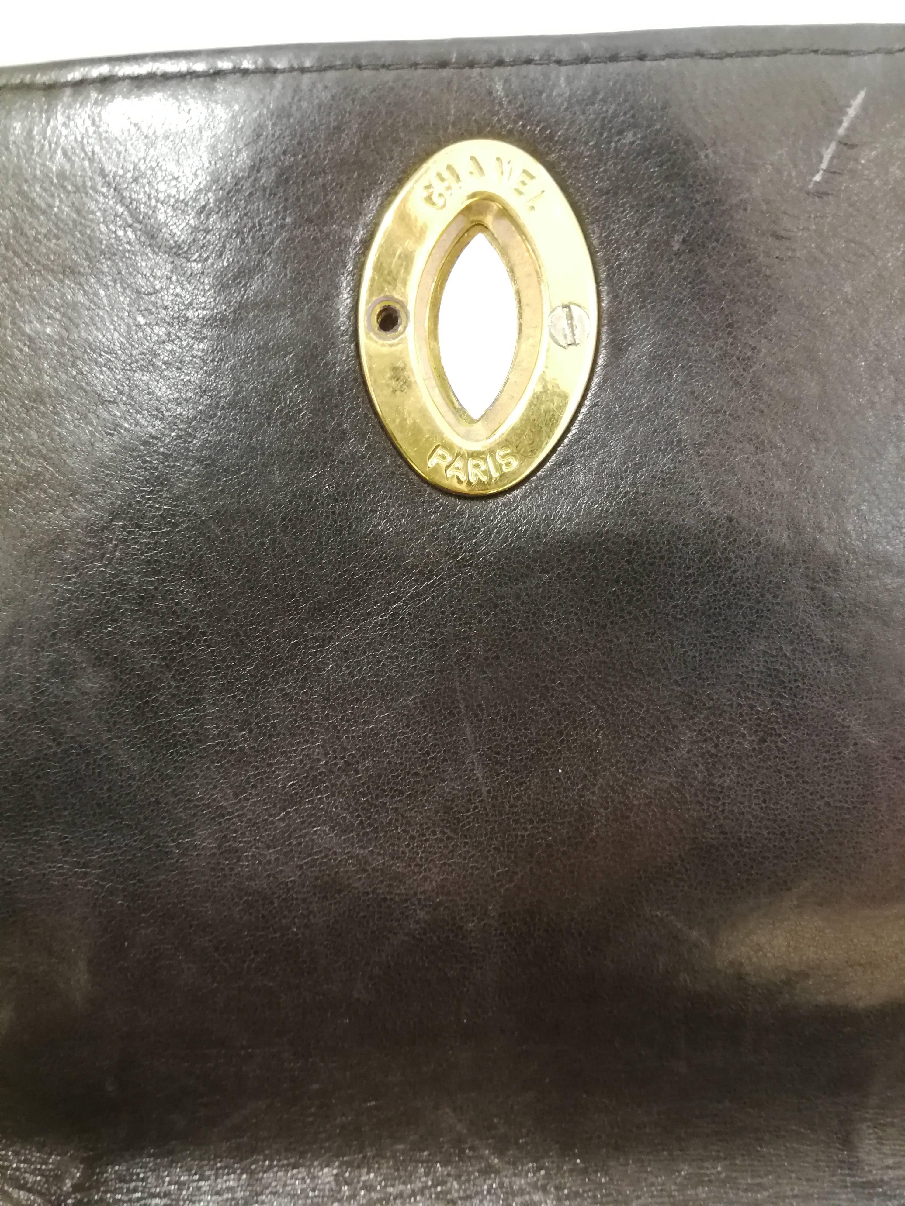Chanel Black Leather CC Gold Tone Logo Shoulder Bag In Excellent Condition In Capri, IT