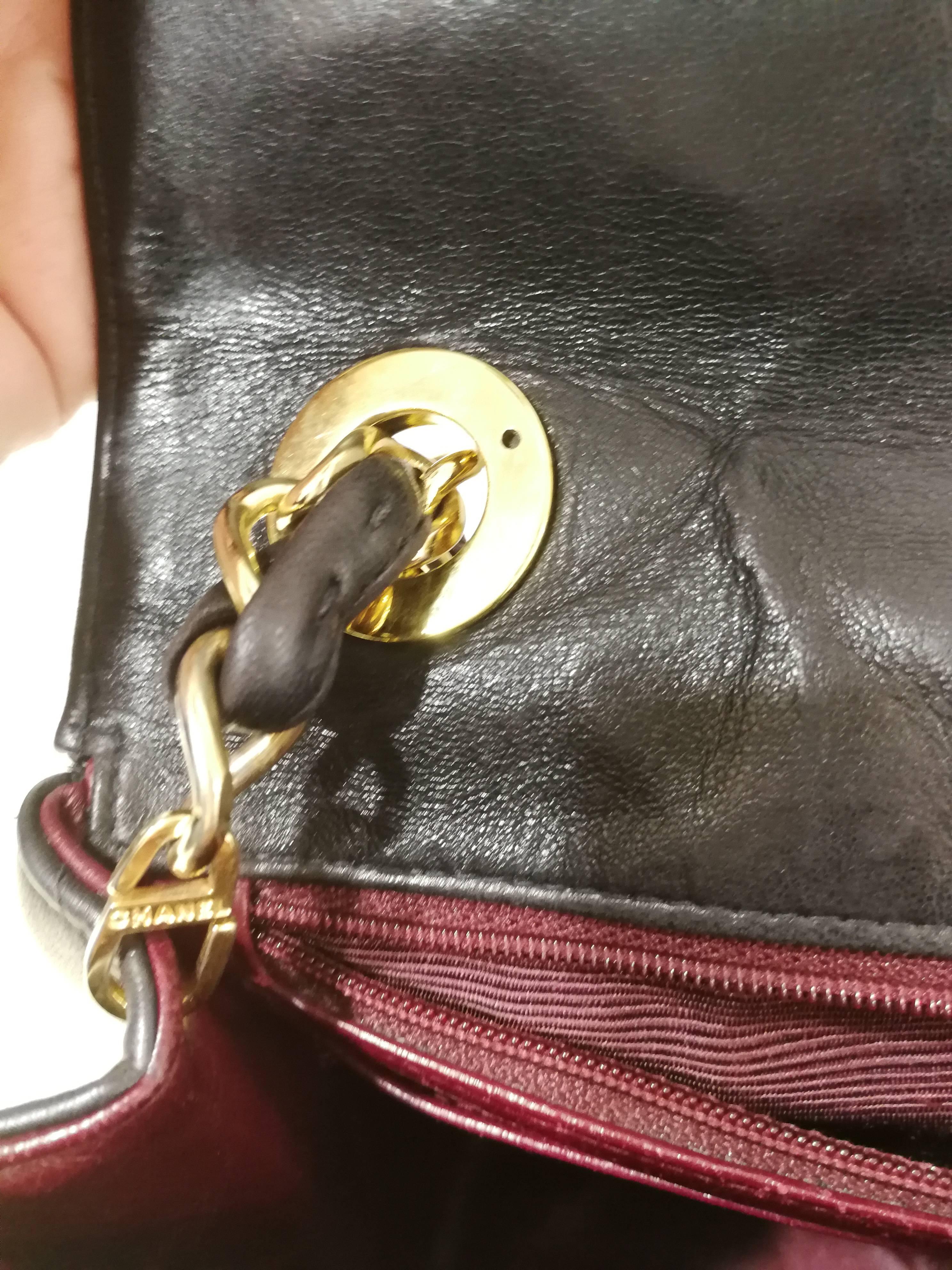 Women's or Men's Chanel Black Leather CC Gold Tone Logo Shoulder Bag