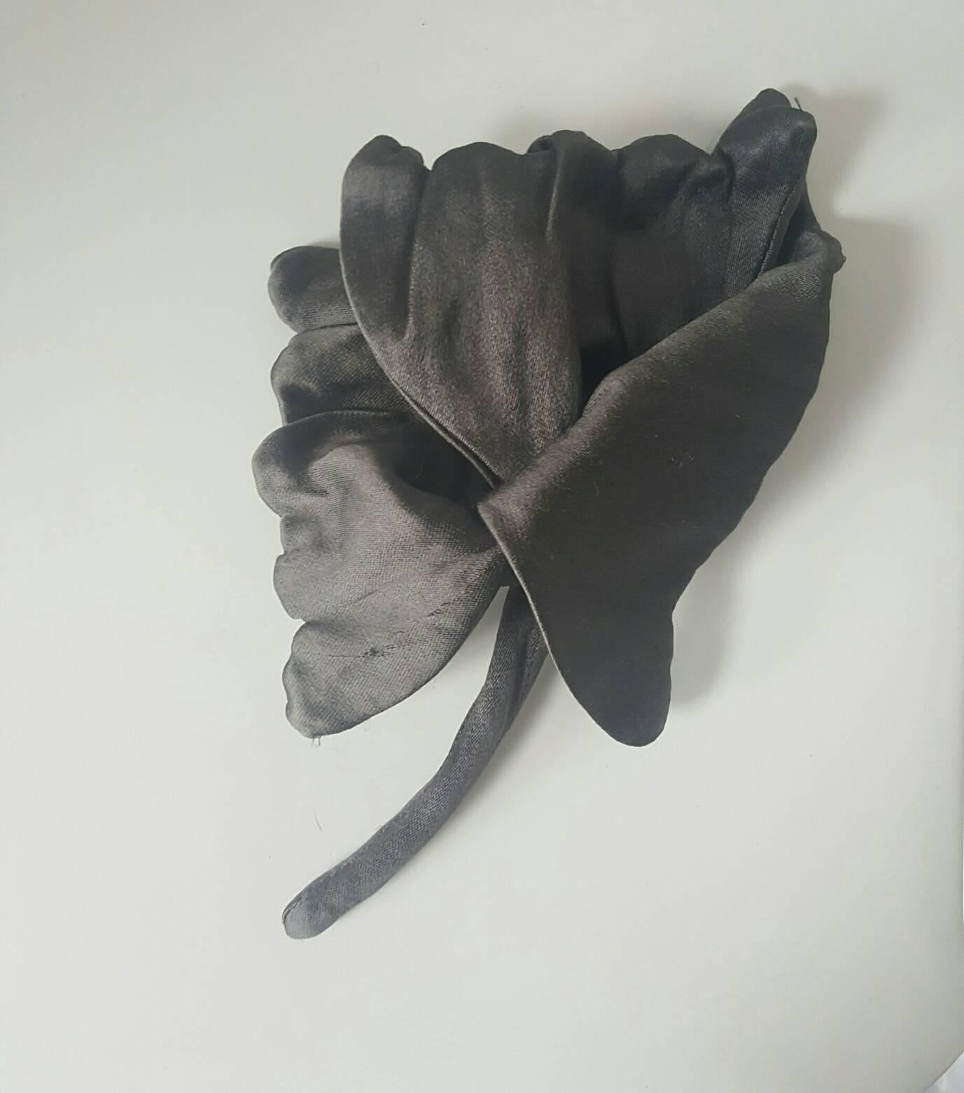 2000s Lanvin Grey pin flower 
100% silk