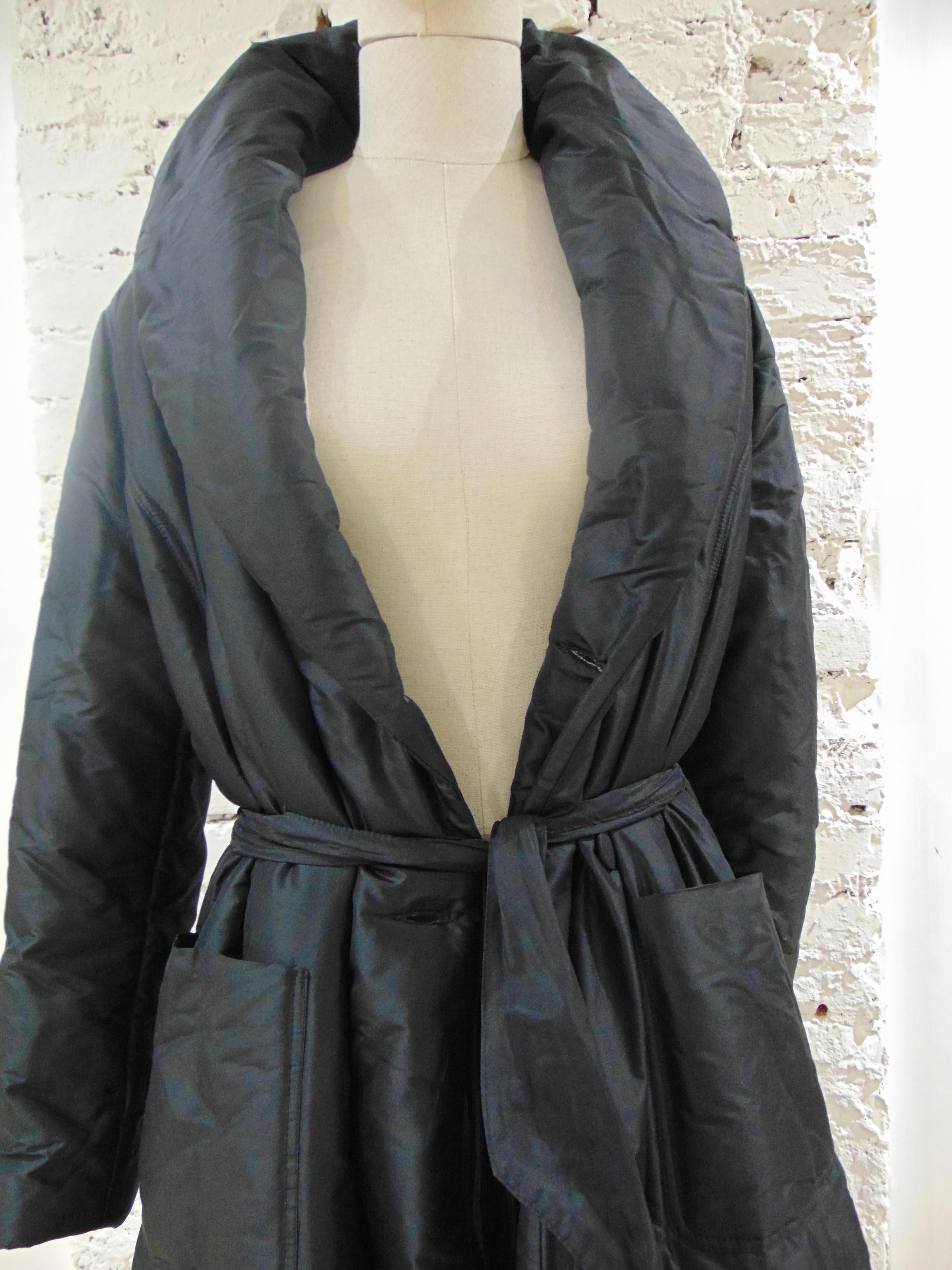 Pinuccia Botondi Schwarzer Mantel 
Schwarzer langer Mantel komplett aus Italien in Größe 46
Zusammensetzung: Acetat