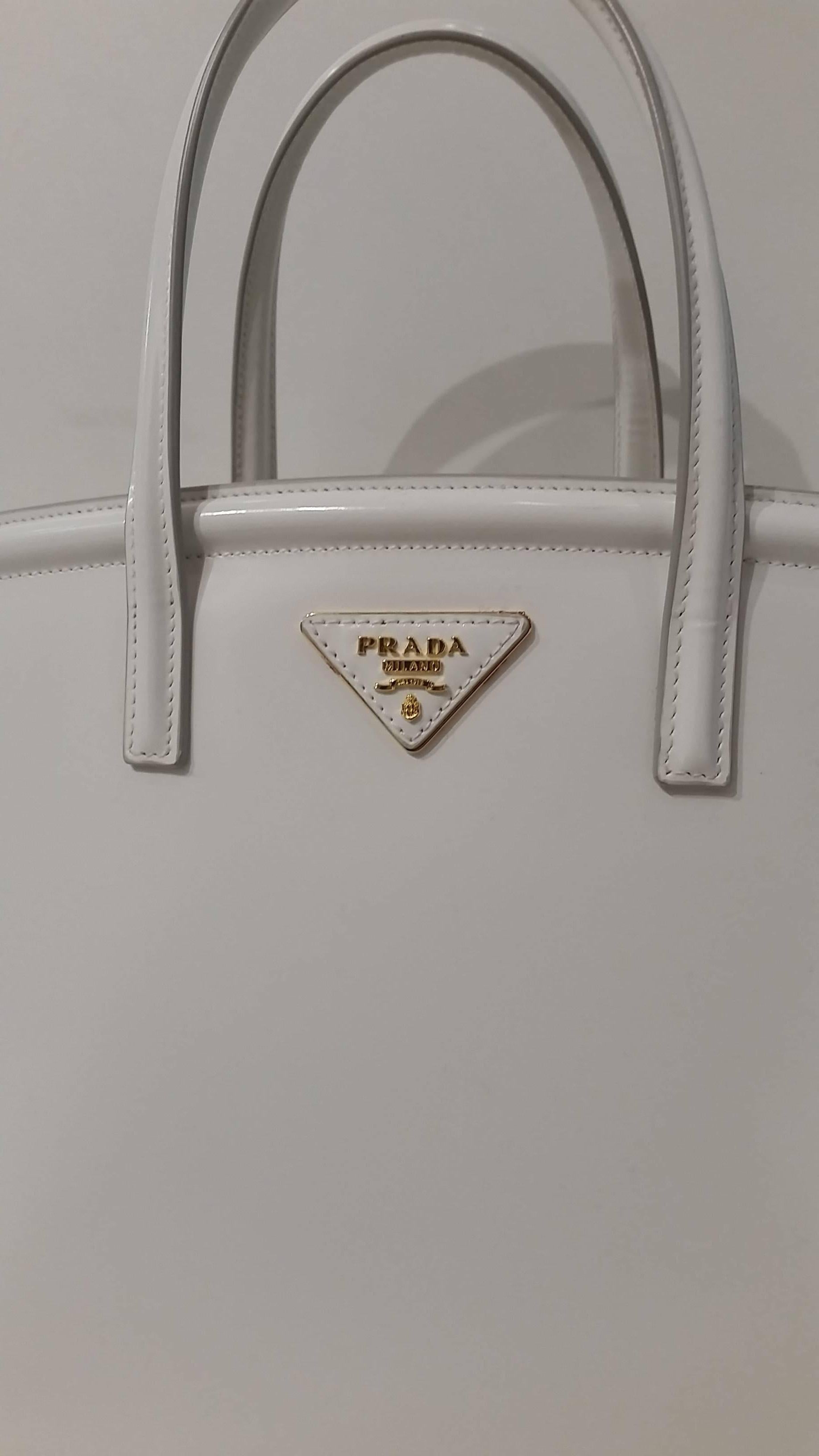 2000s Prada white leather bag with shoulderbagn ever used still with tags and dust bag